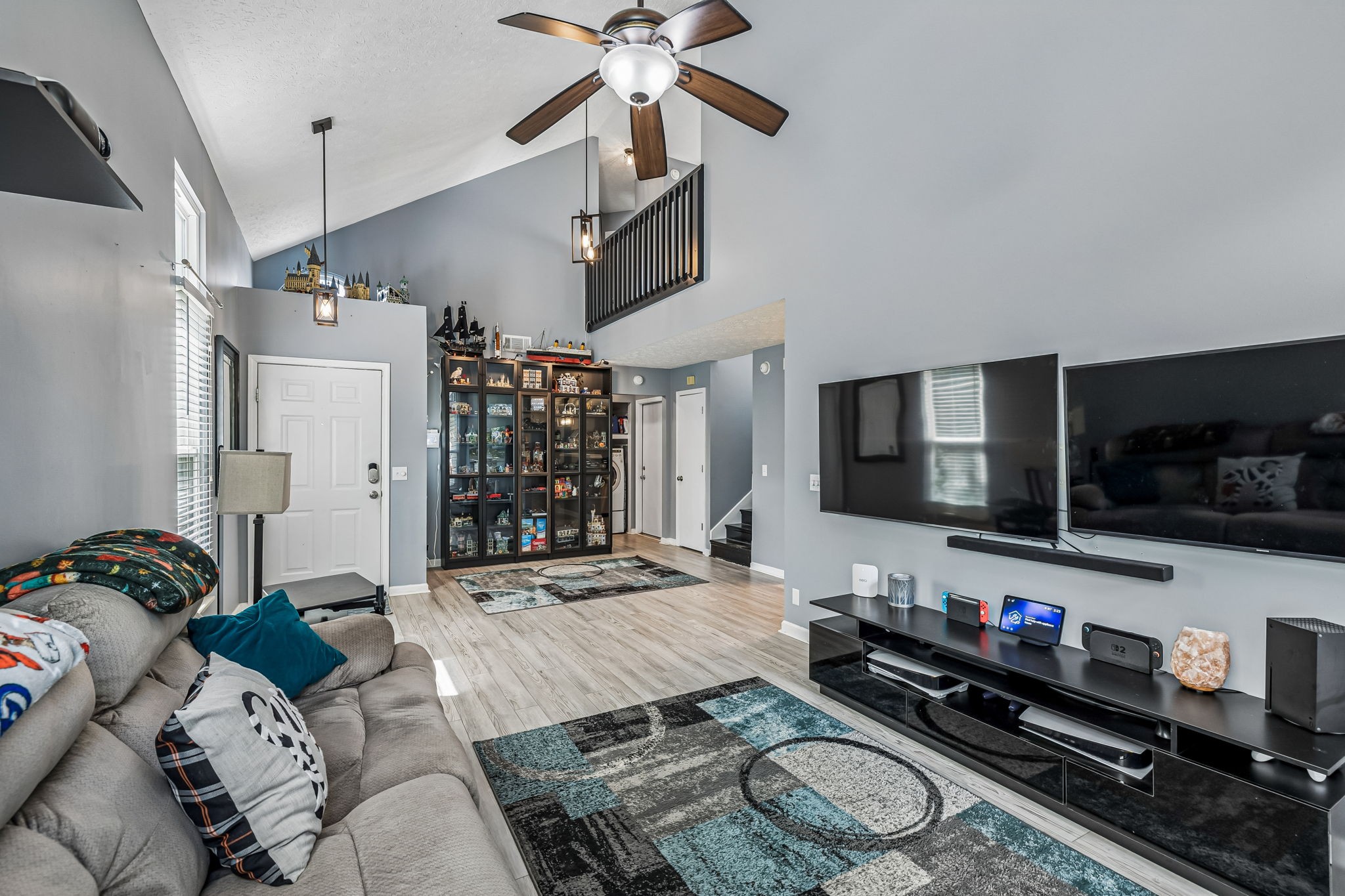5506 Knollcrest