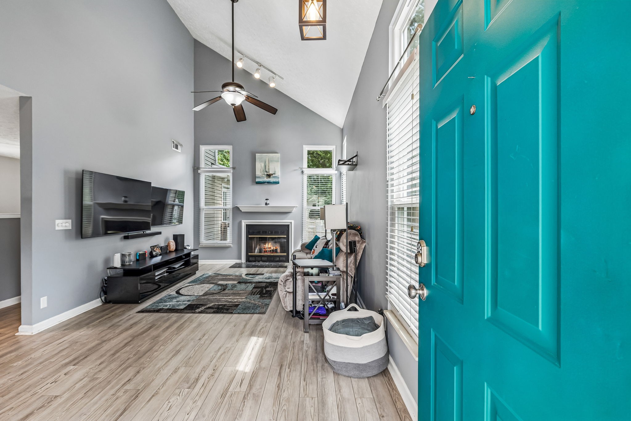 5506 Knollcrest