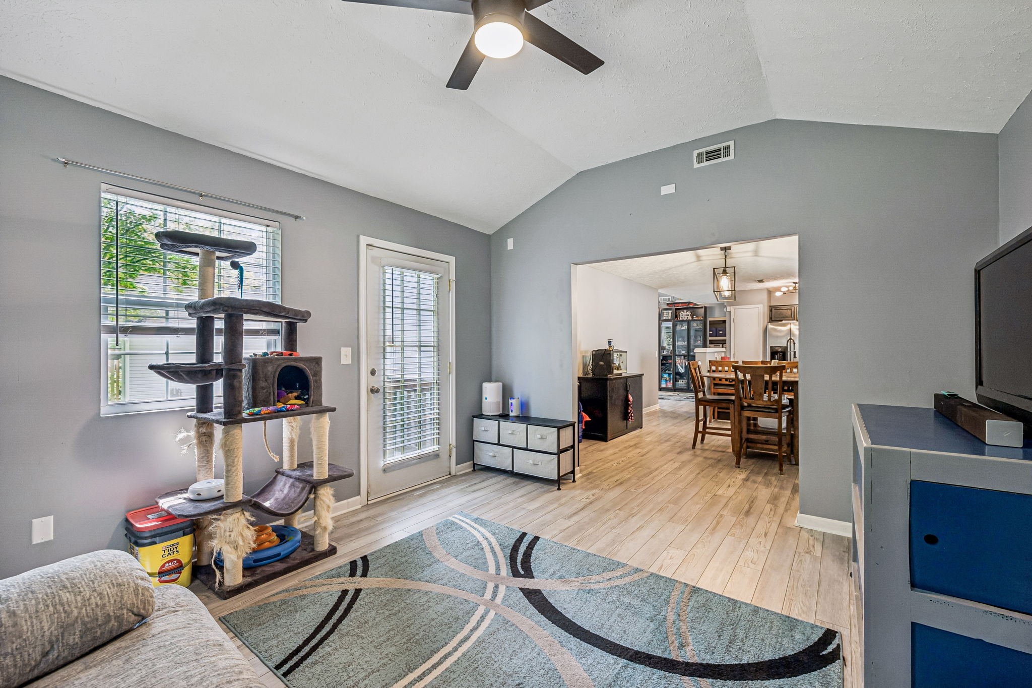 5506 Knollcrest