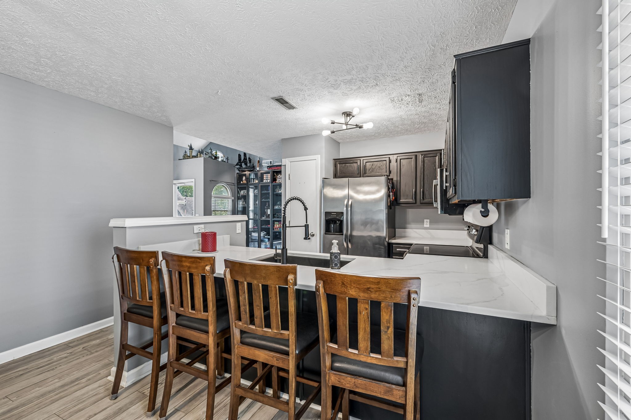 5506 Knollcrest