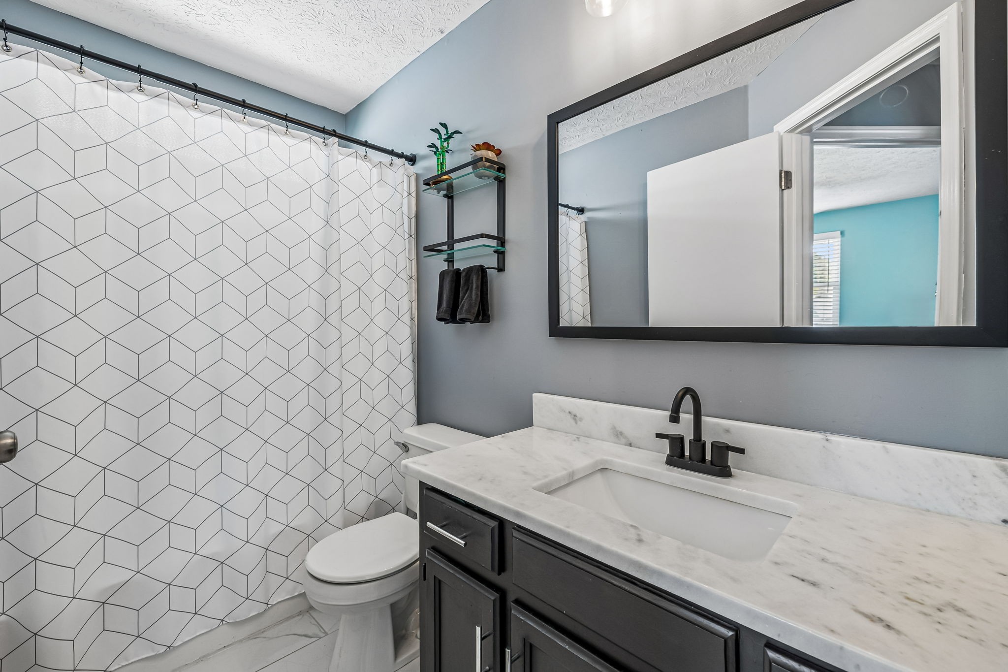 5506 Knollcrest