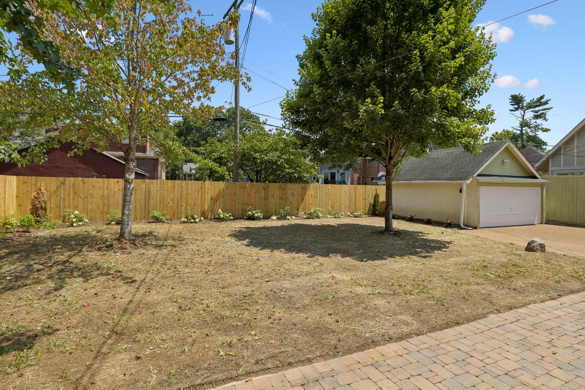 216 Lauderdale Rd