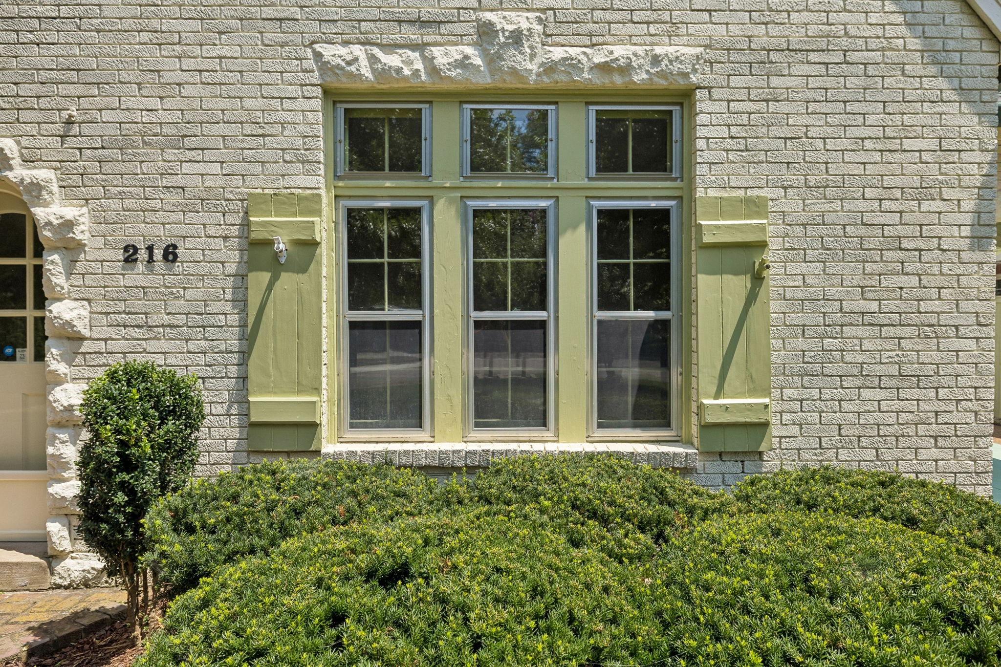 216 Lauderdale Rd