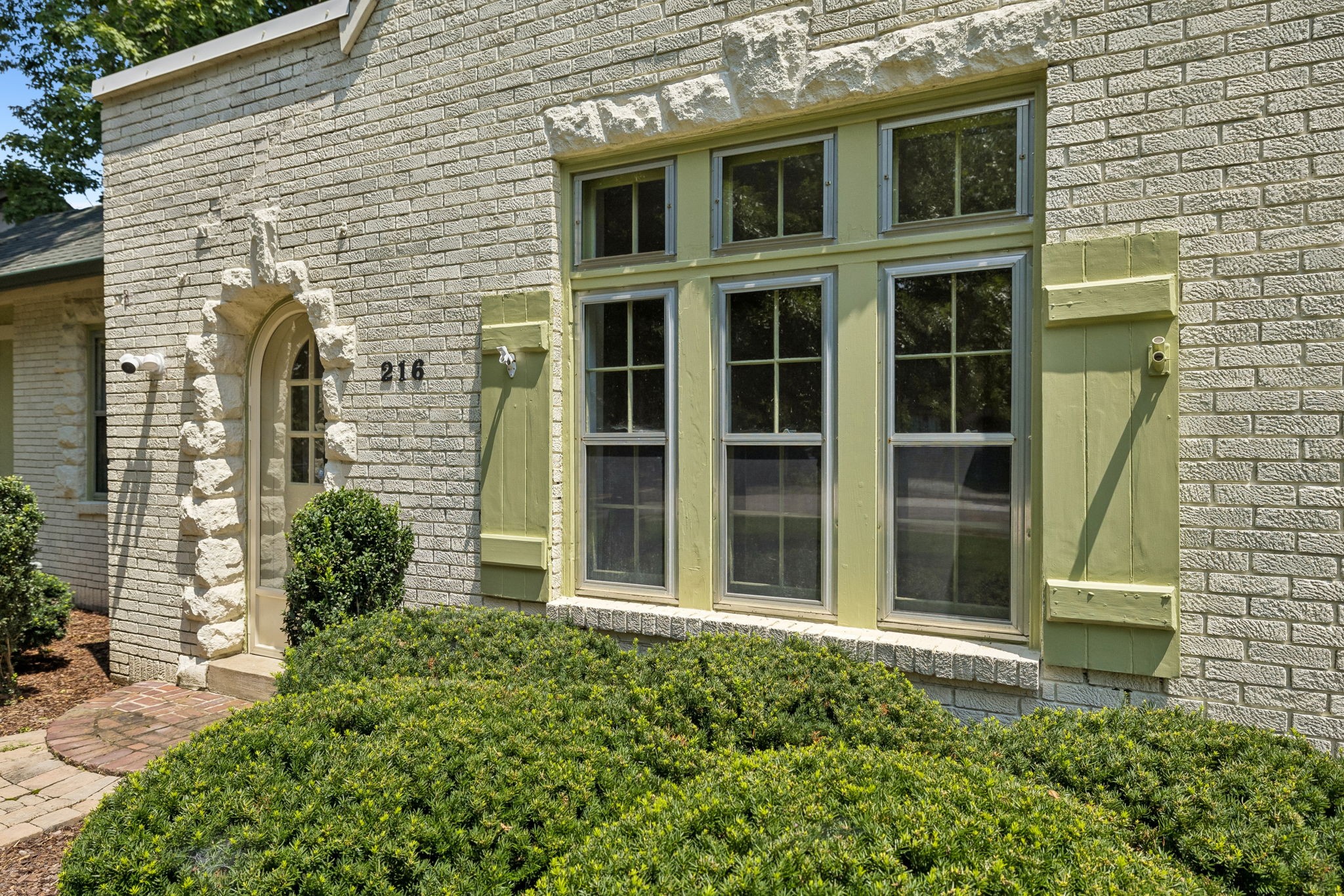 216 Lauderdale Rd