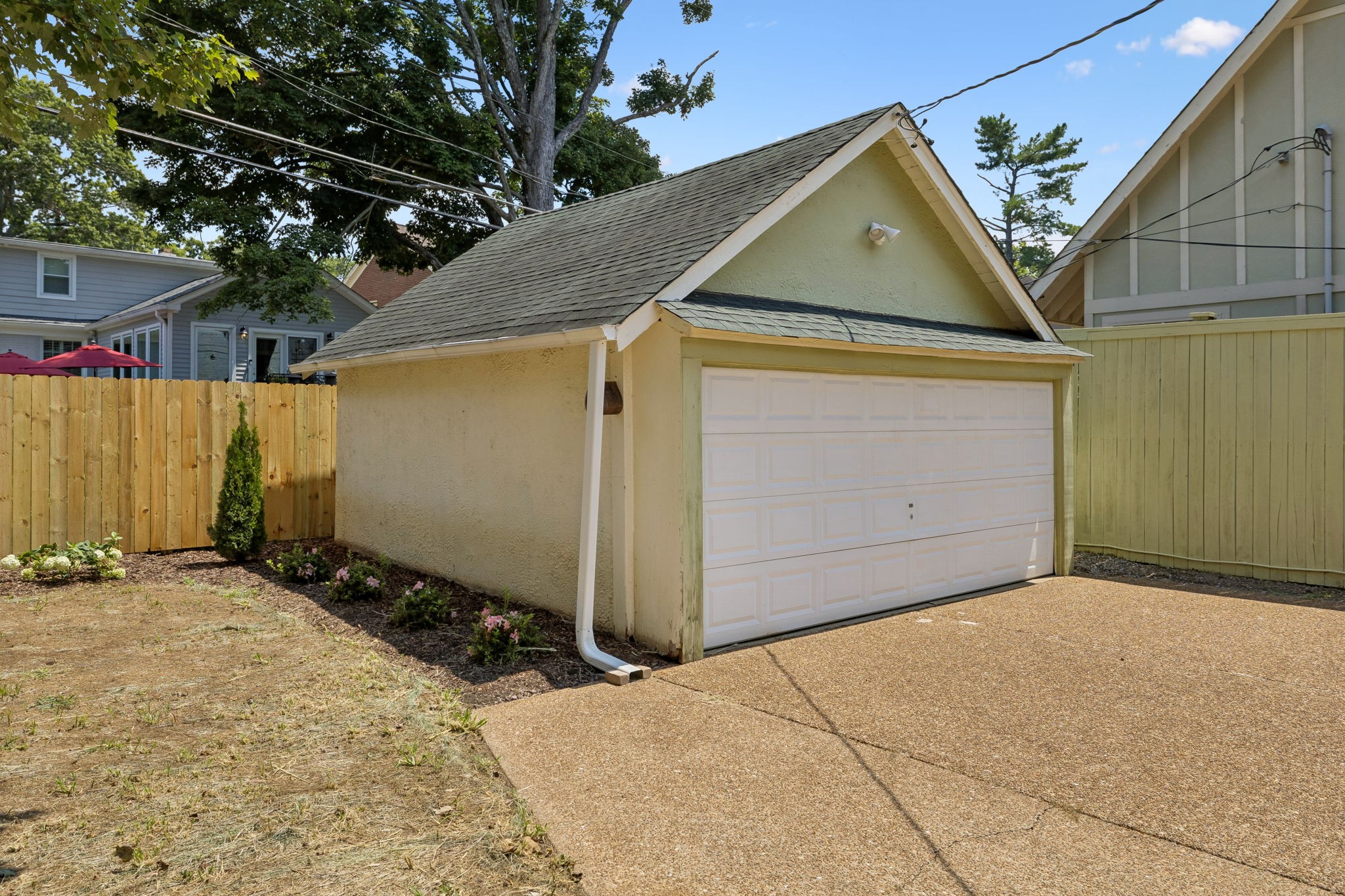 216 Lauderdale Rd