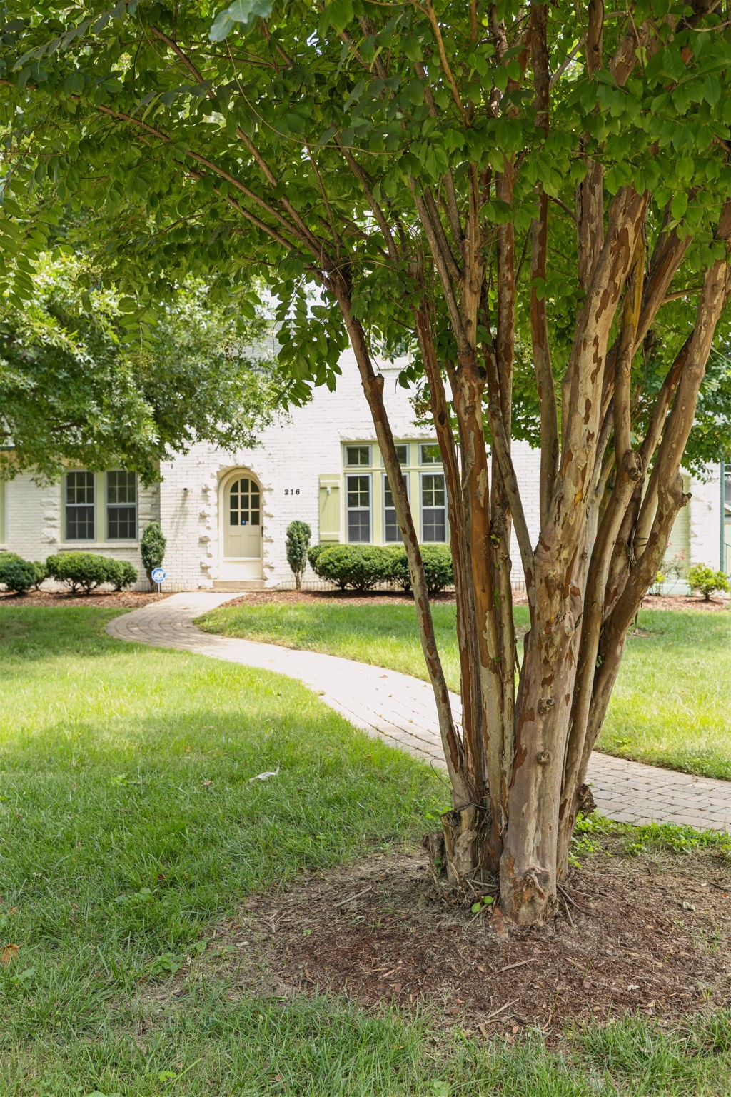 216 Lauderdale Rd