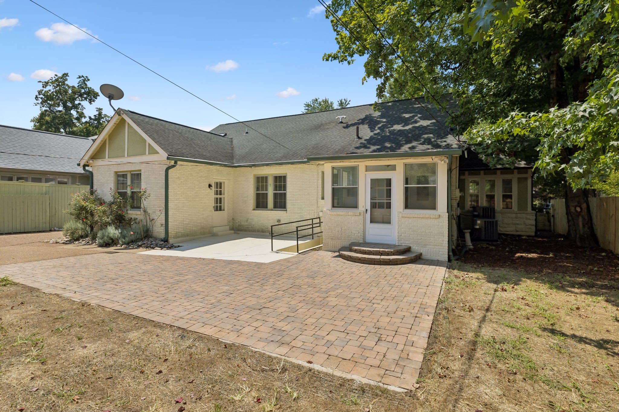 216 Lauderdale Rd