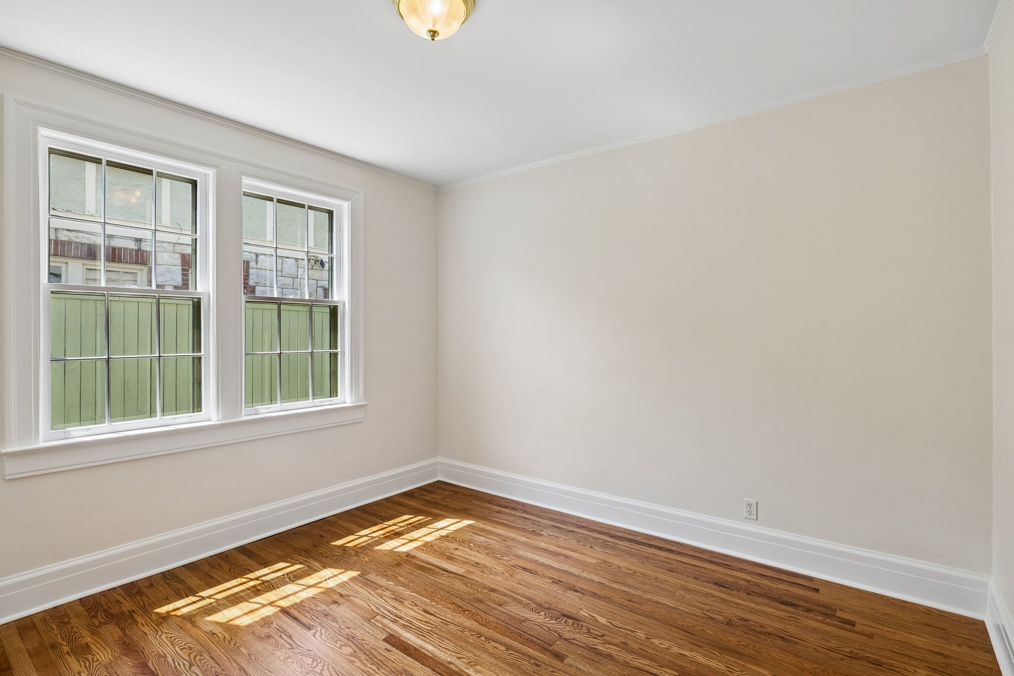 216 Lauderdale Rd