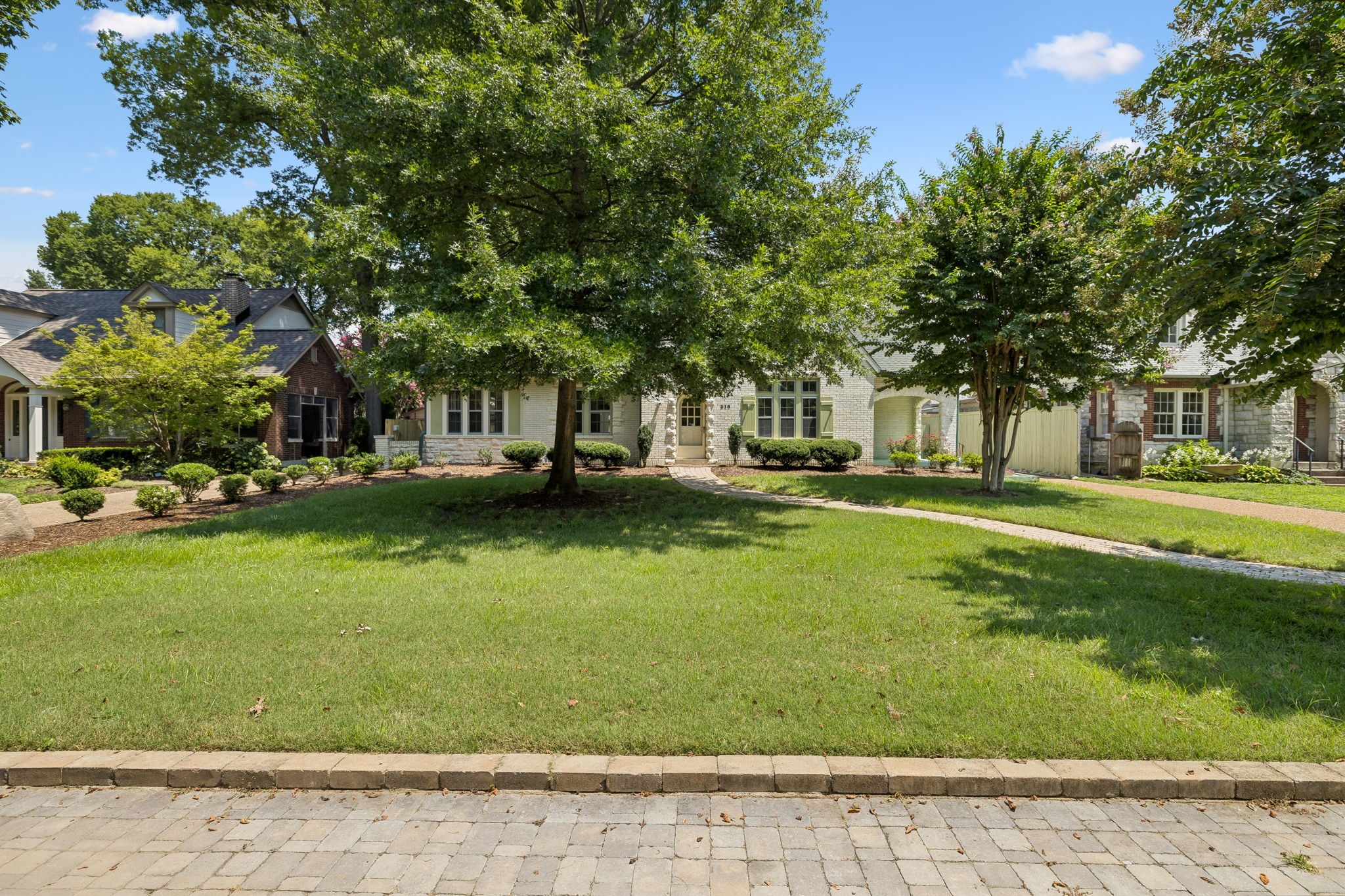 216 Lauderdale Rd