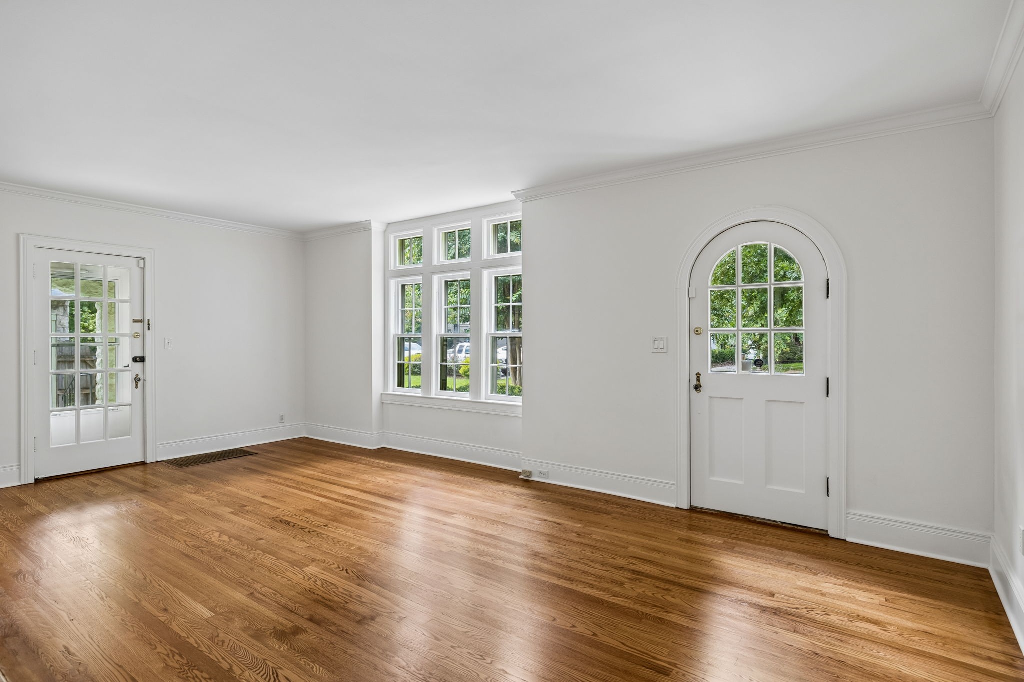 216 Lauderdale Rd