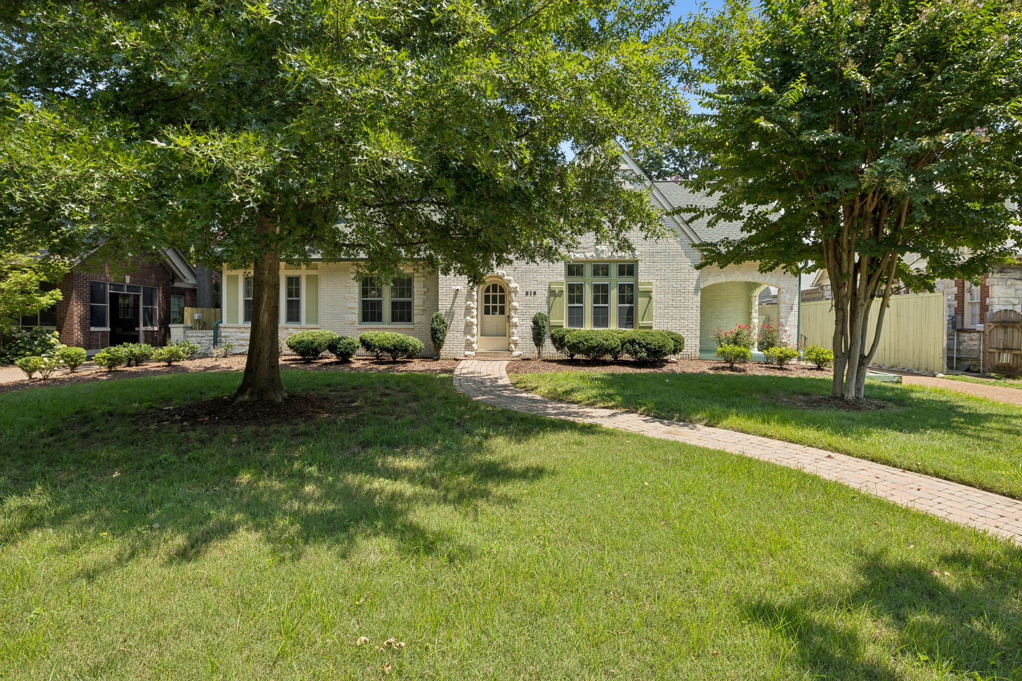 216 Lauderdale Rd