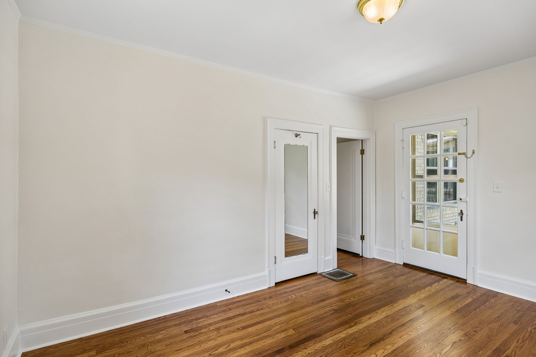 216 Lauderdale Rd