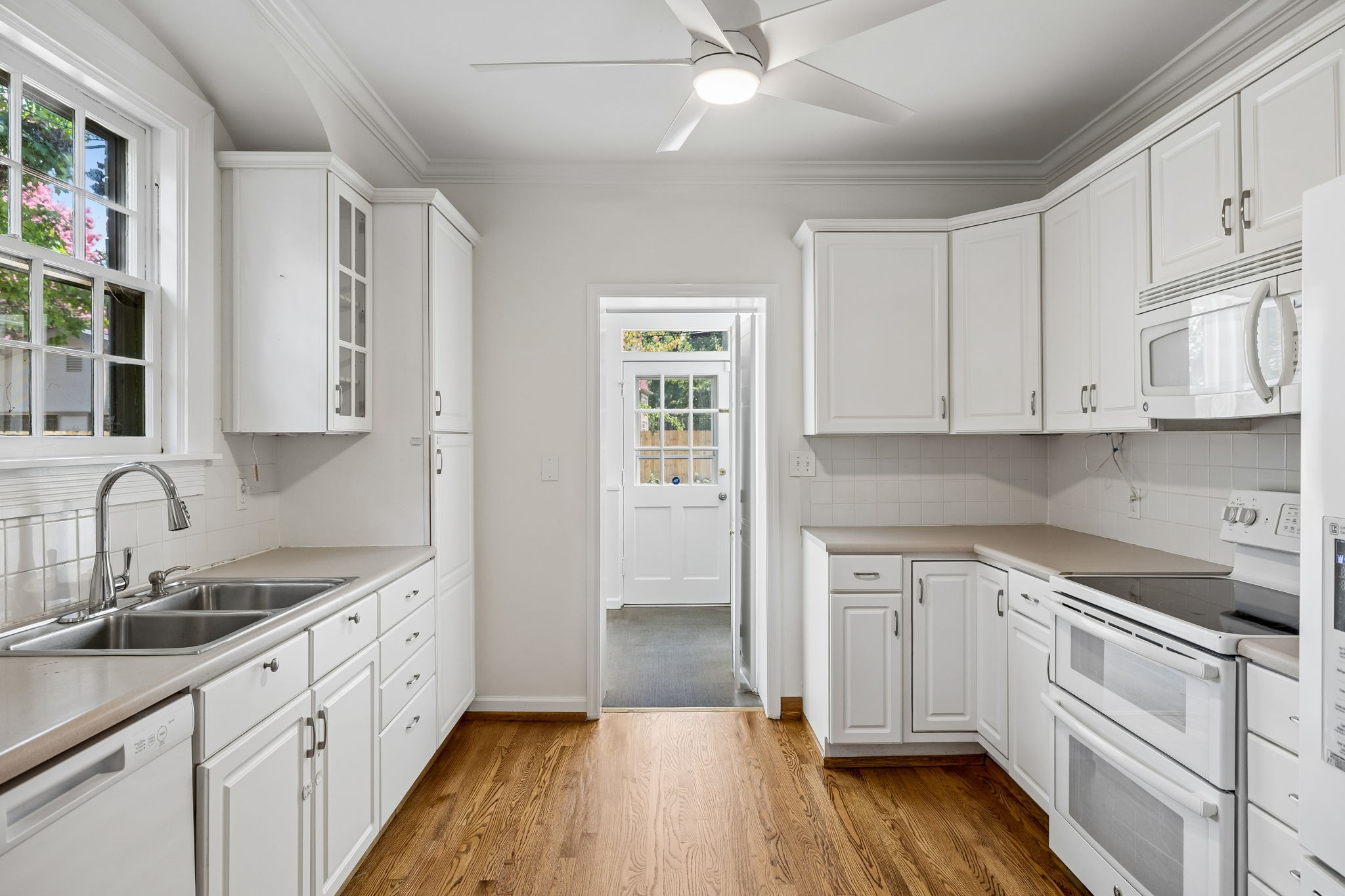 216 Lauderdale Rd