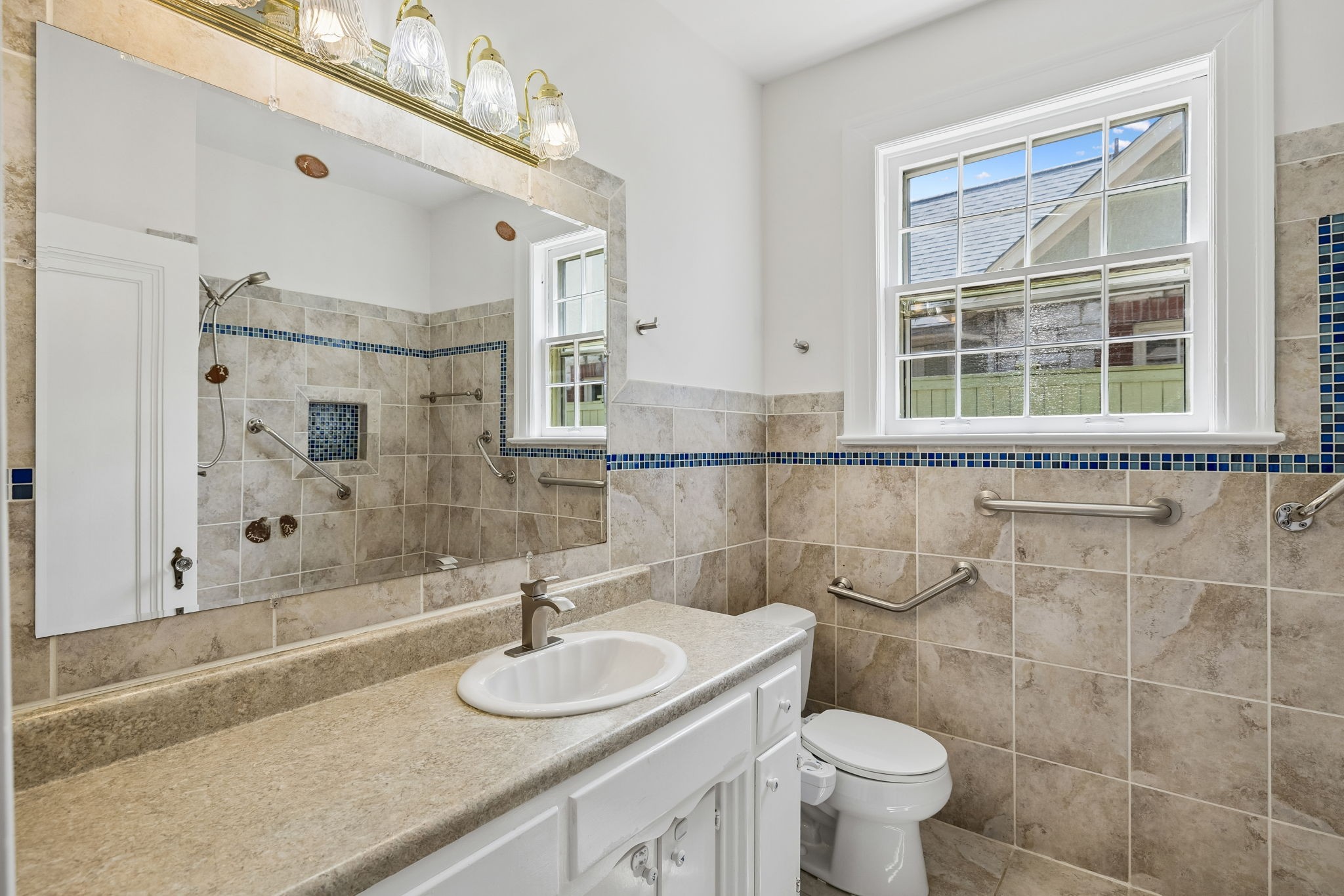 216 Lauderdale Rd