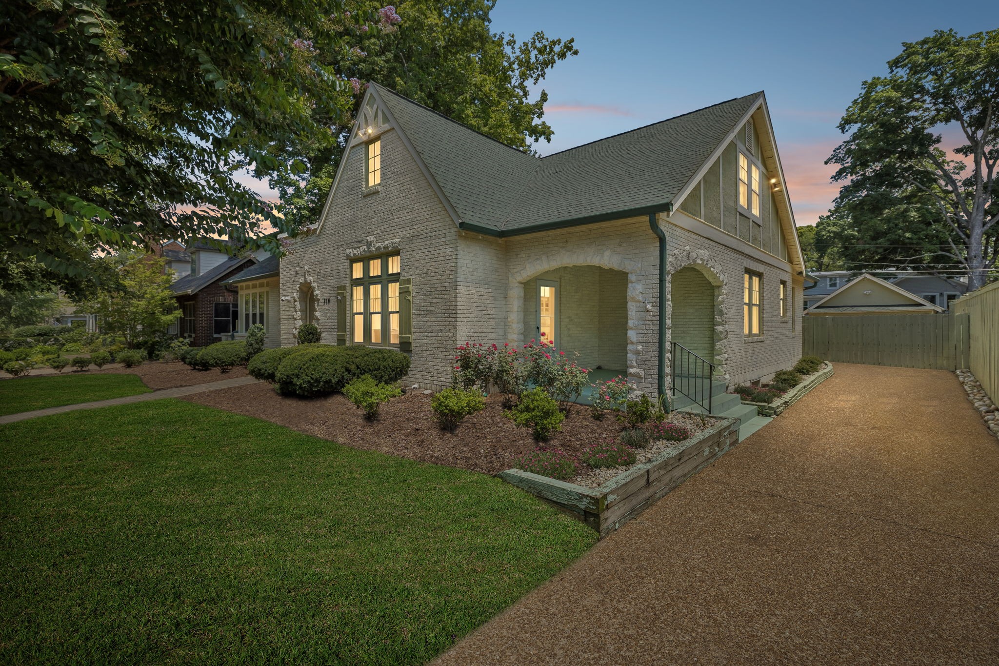 216 Lauderdale Rd