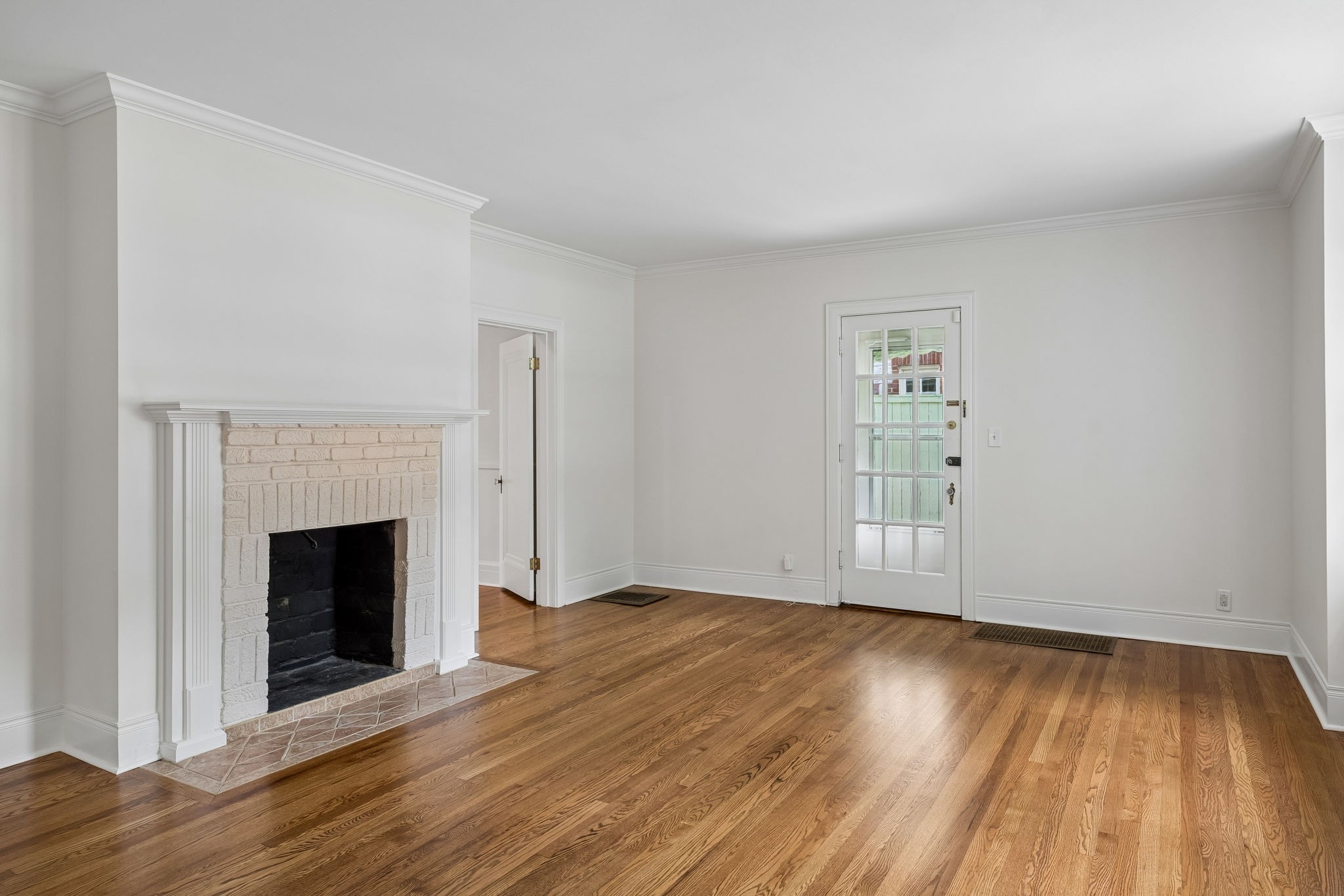 216 Lauderdale Rd