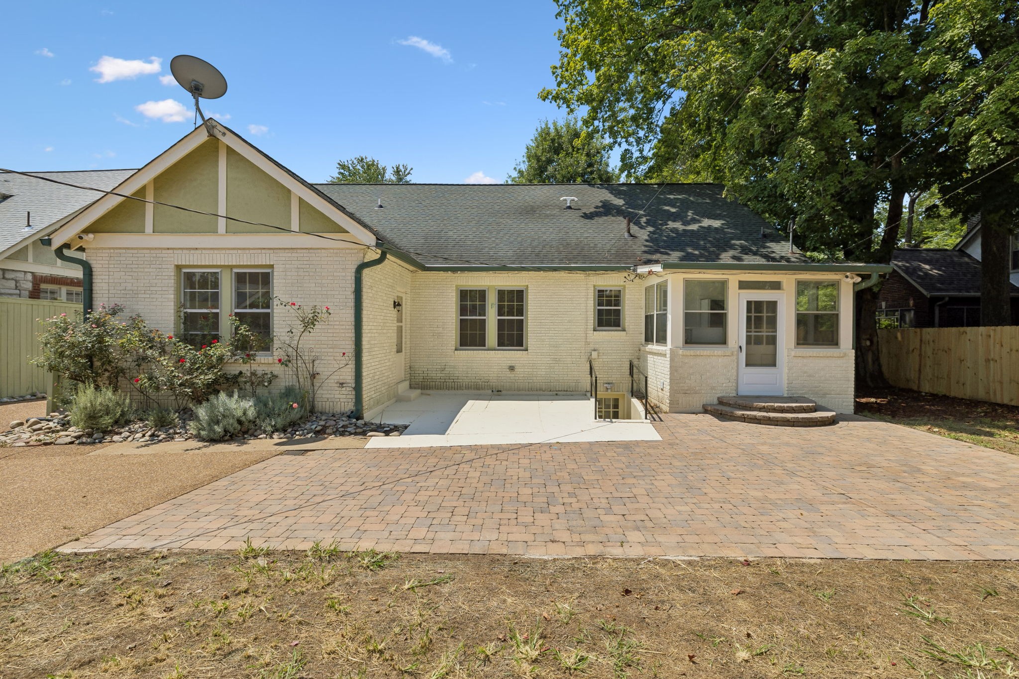 216 Lauderdale Rd