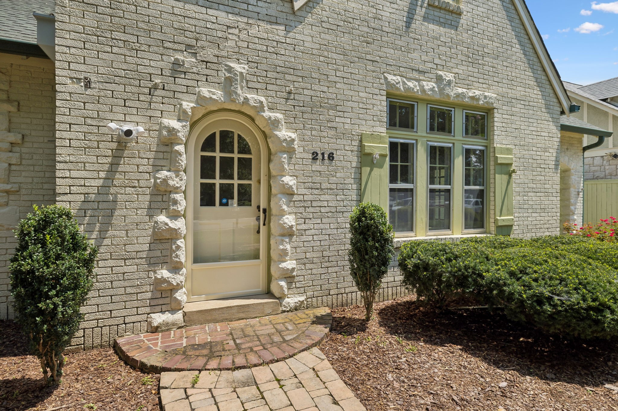 216 Lauderdale Rd