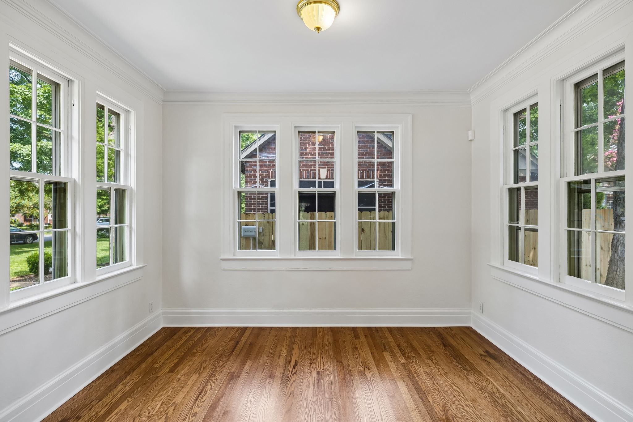 216 Lauderdale Rd