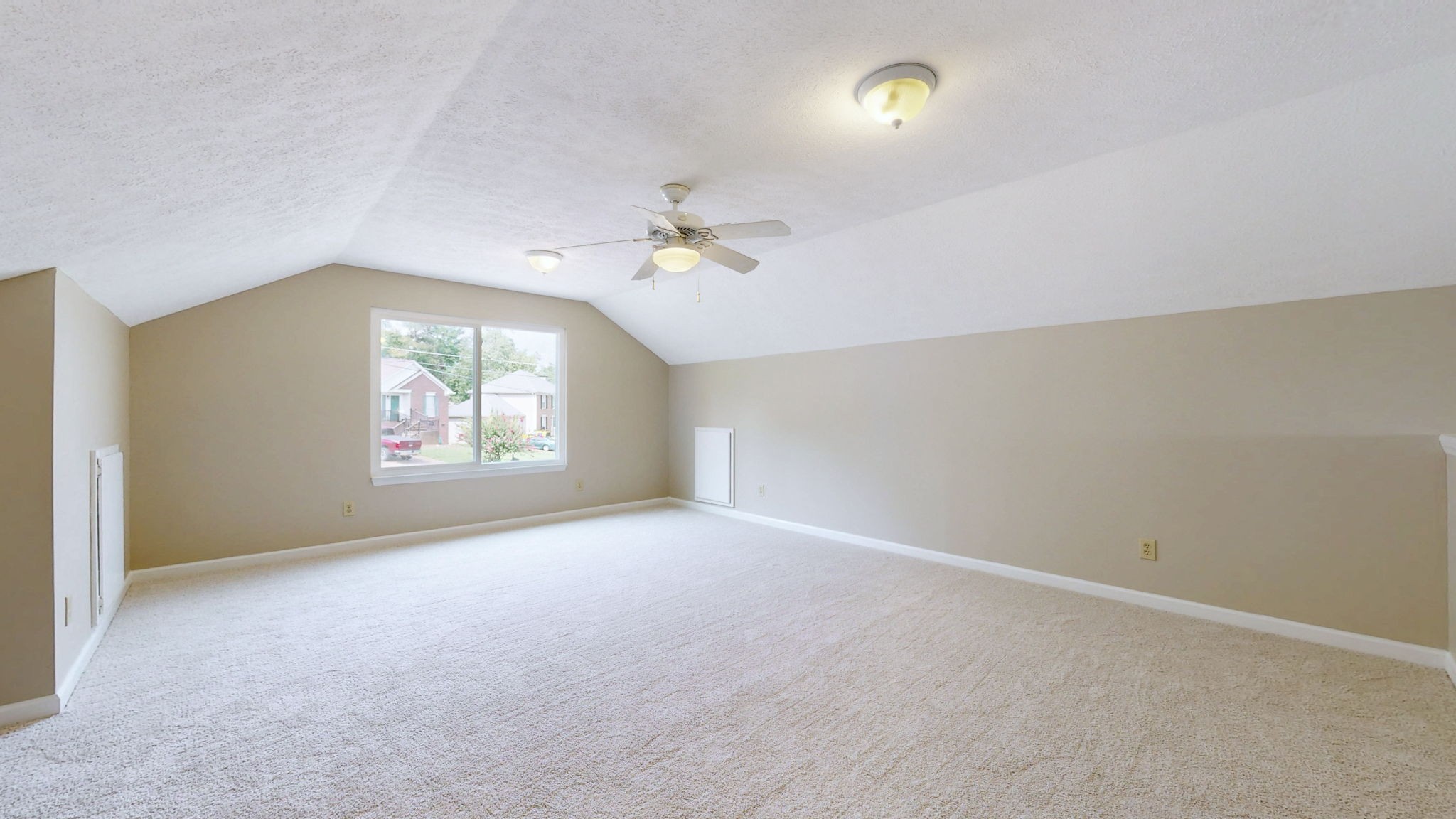 2708 Leesa Ann Ln