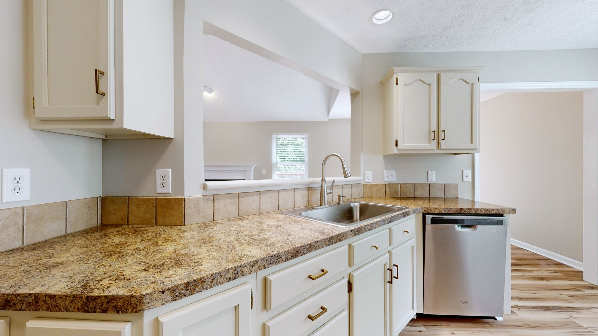 2708 Leesa Ann Ln