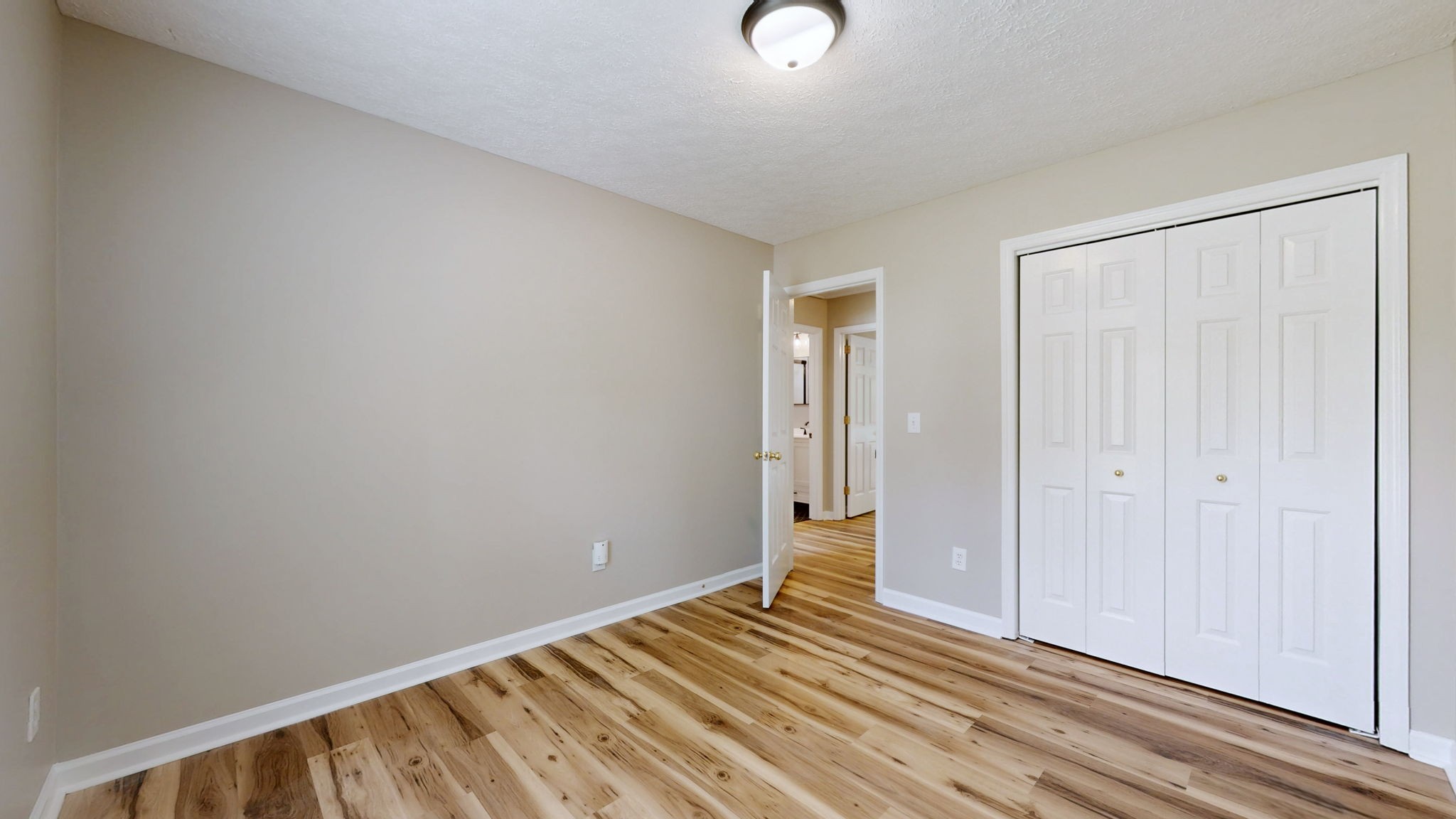 2708 Leesa Ann Ln