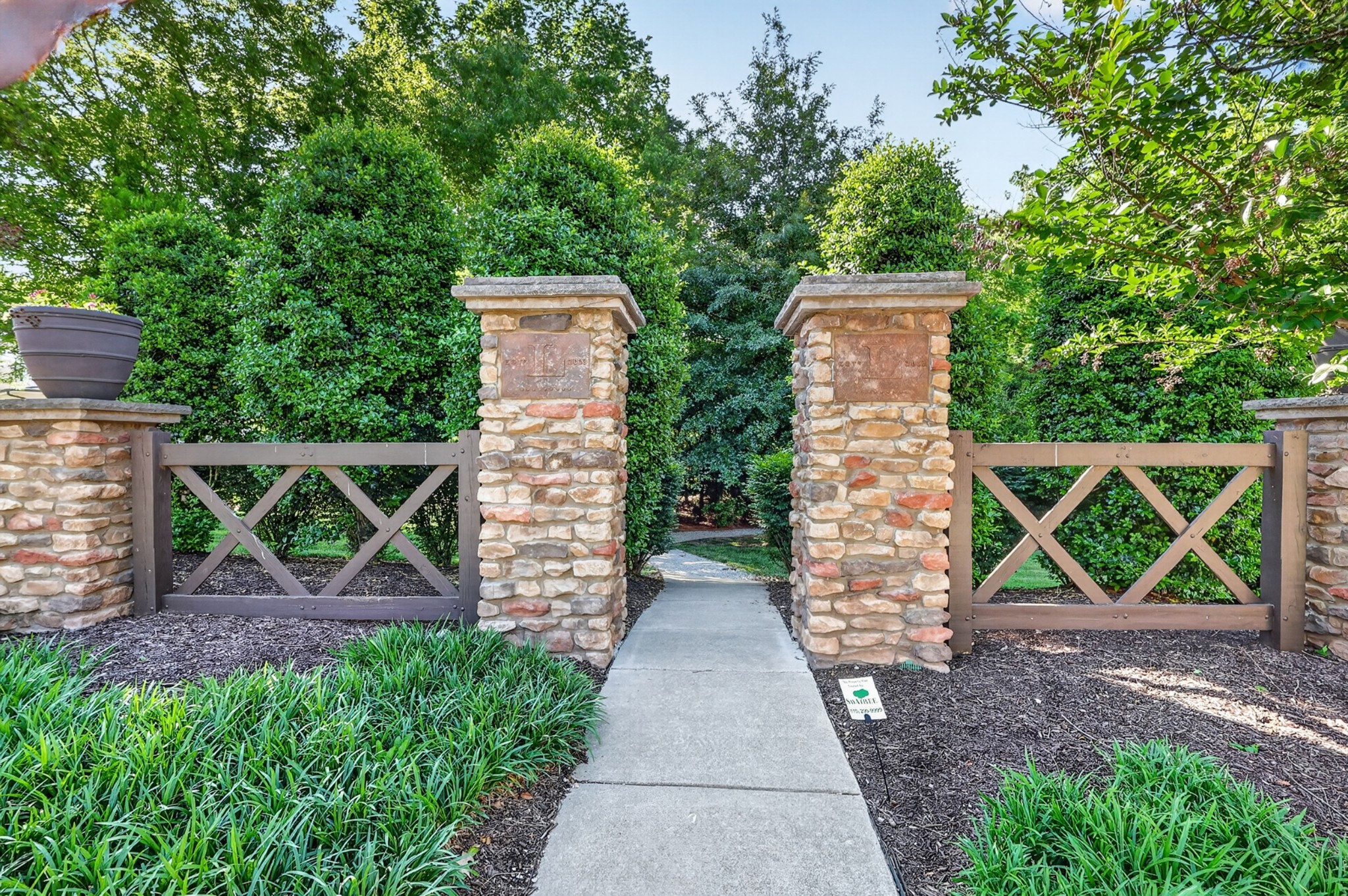 522 Sydenham Dr