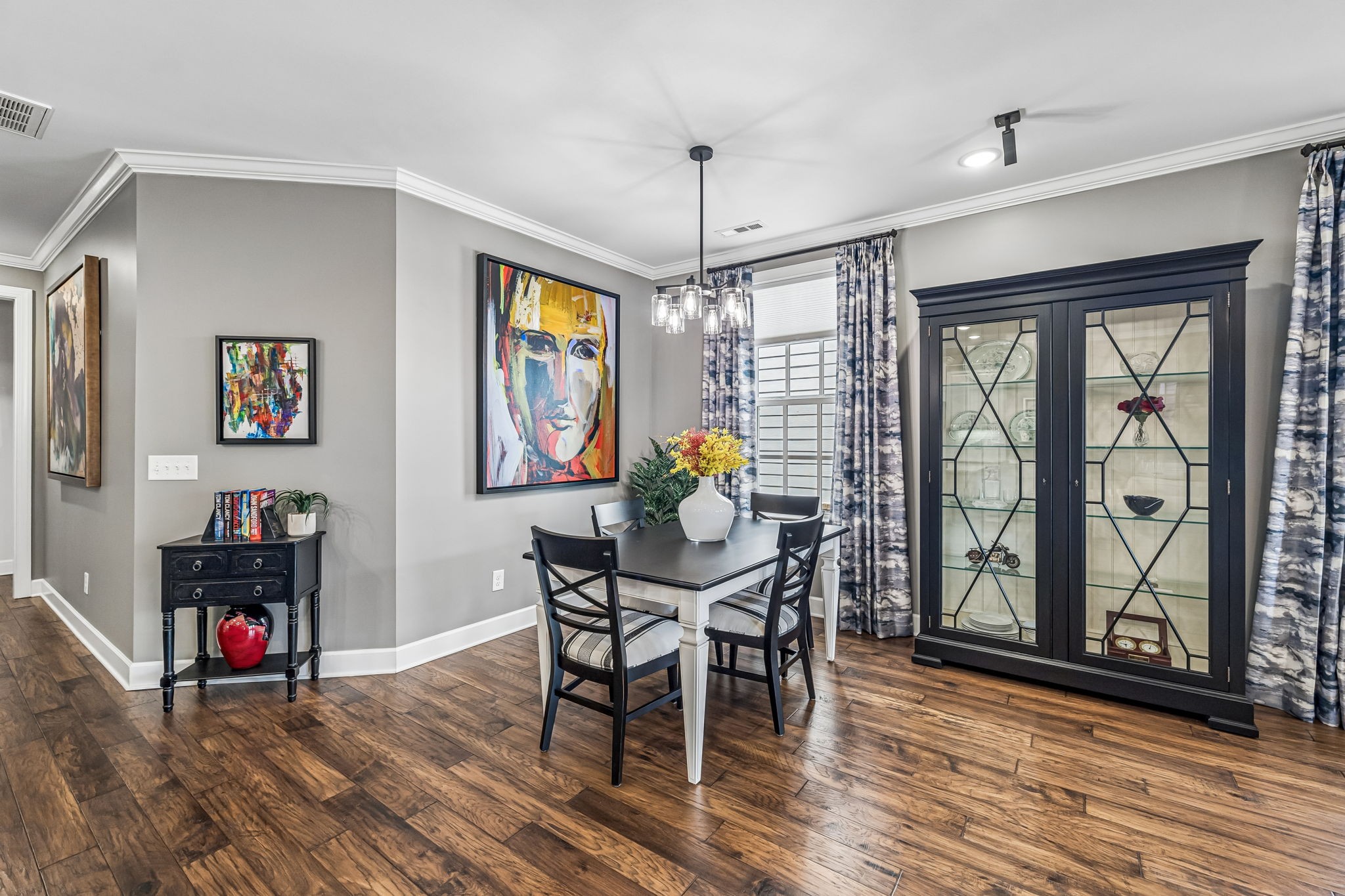 522 Sydenham Dr