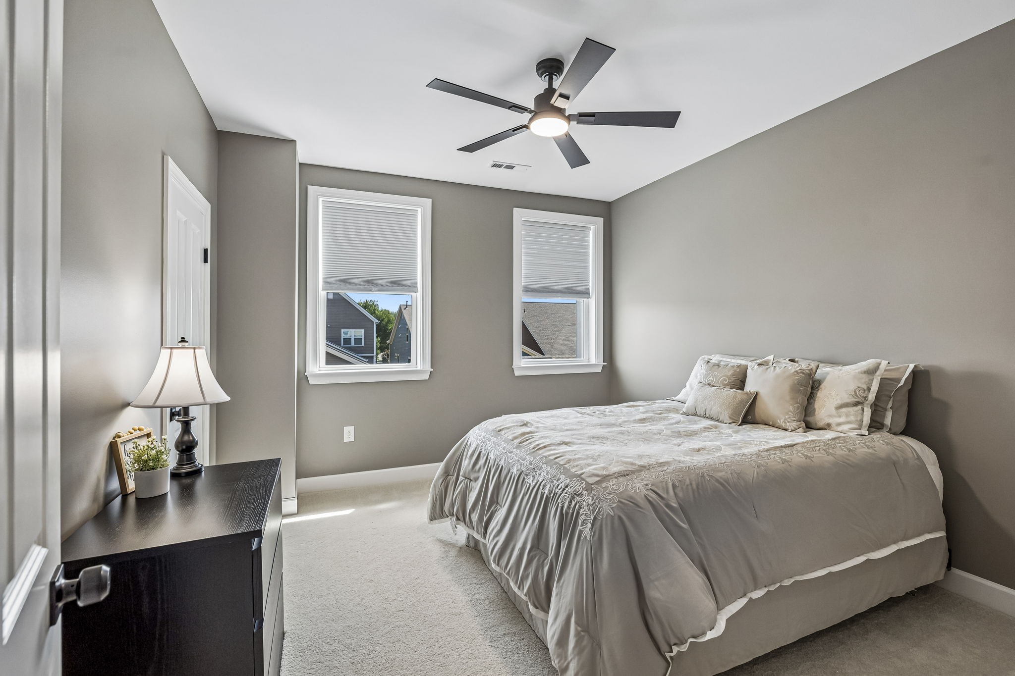 522 Sydenham Dr