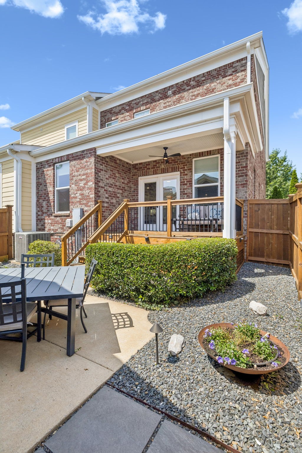 522 Sydenham Dr
