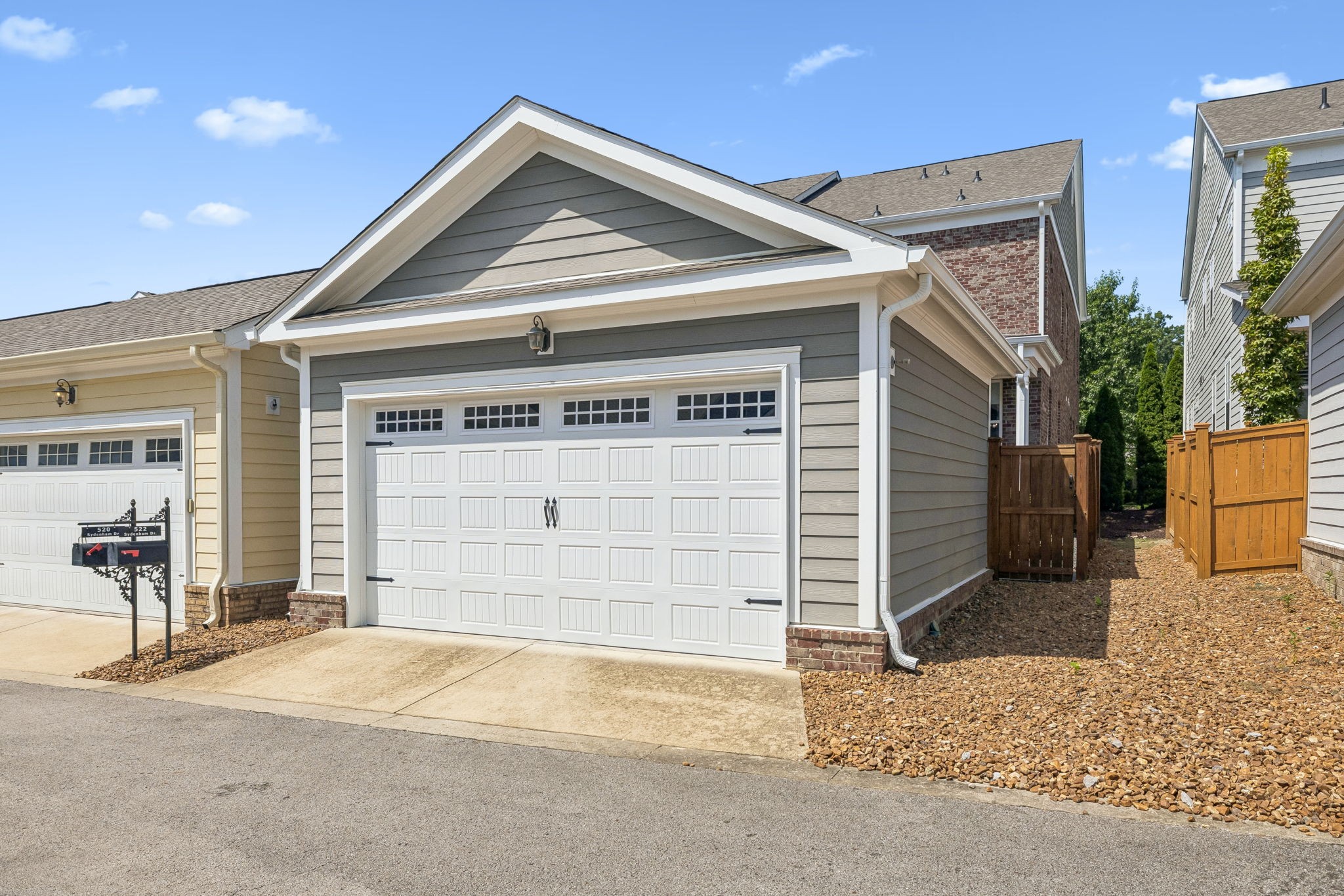 522 Sydenham Dr