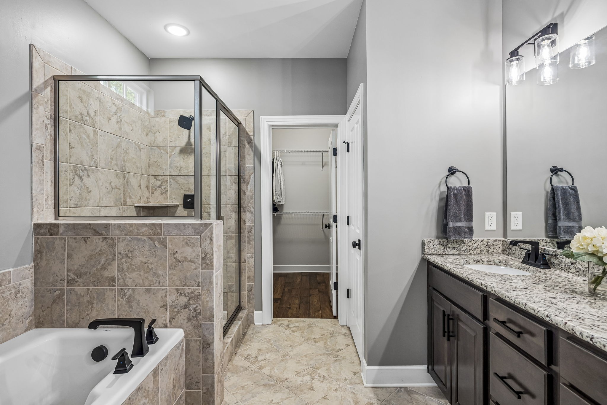 522 Sydenham Dr