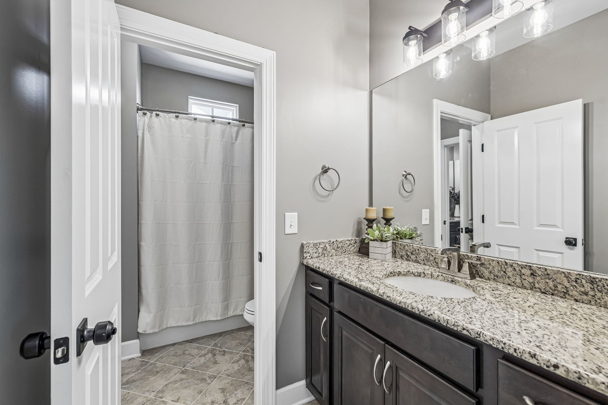 522 Sydenham Dr