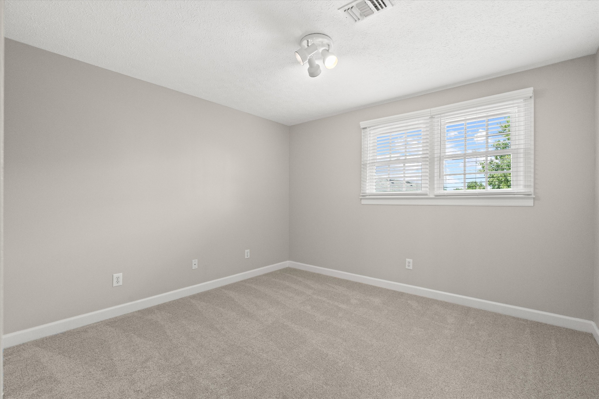 1227 Mount Vernon Ln