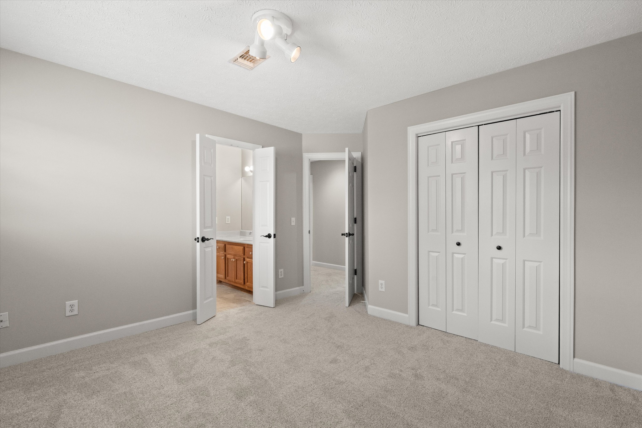 1227 Mount Vernon Ln