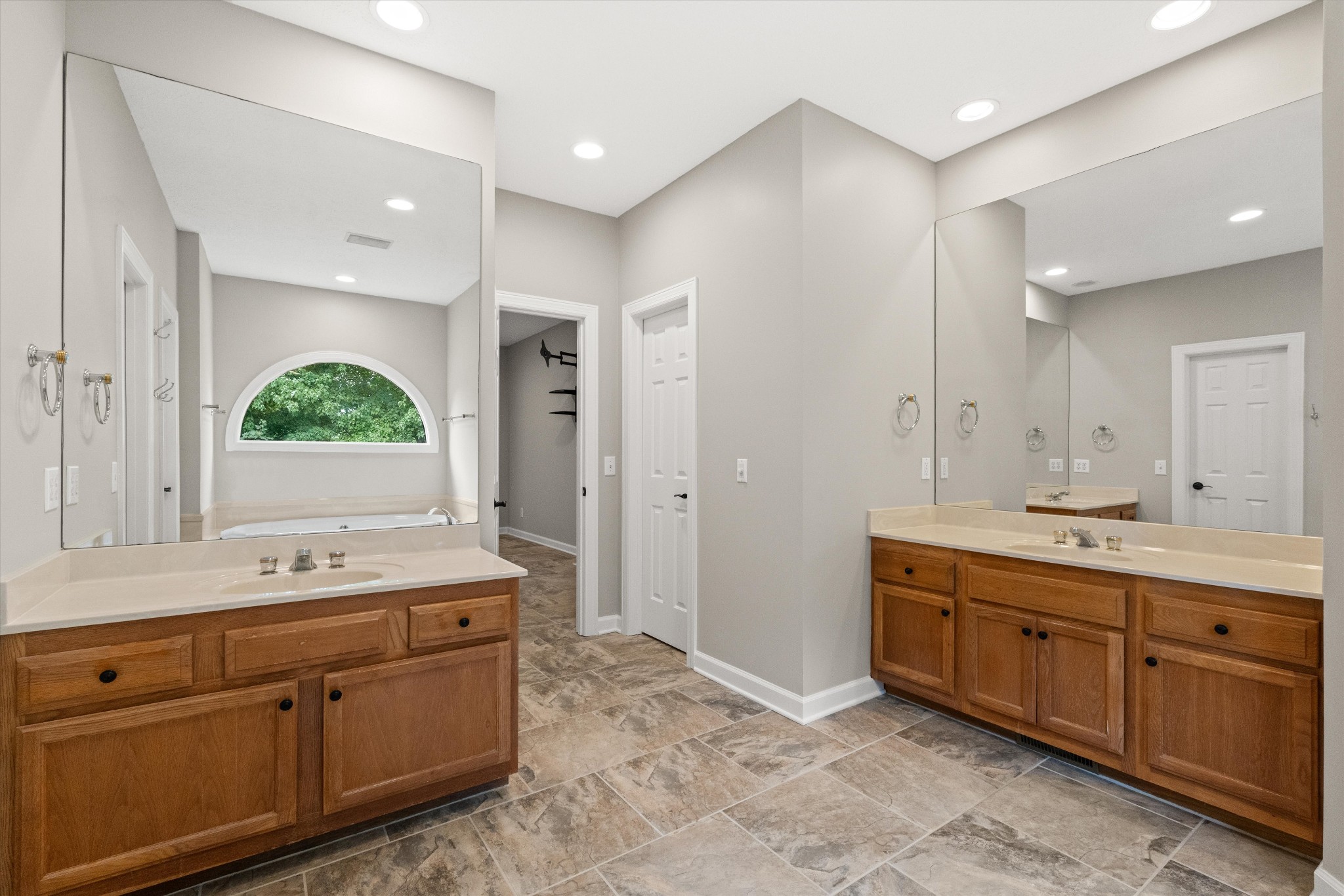 1227 Mount Vernon Ln