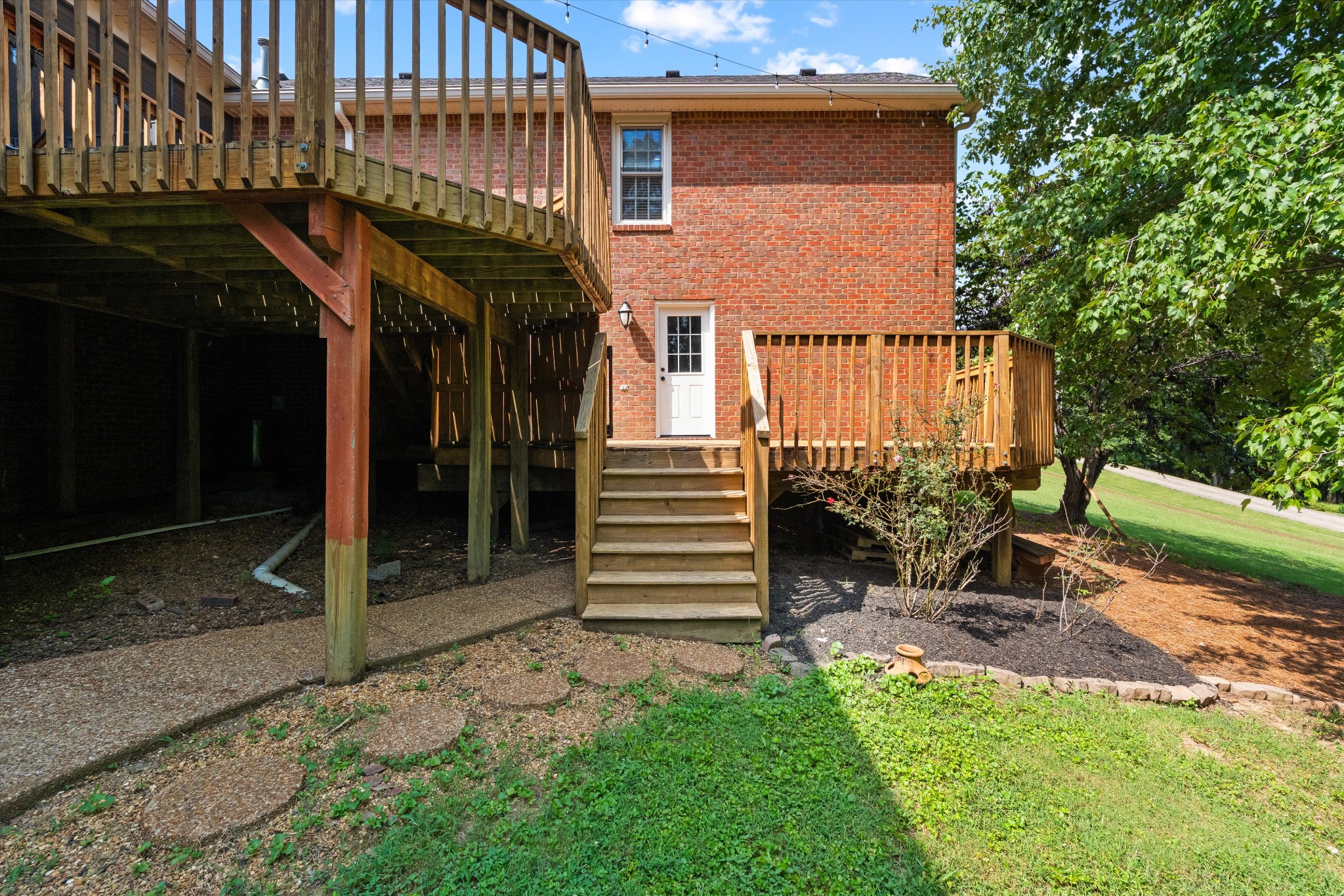 1227 Mount Vernon Ln
