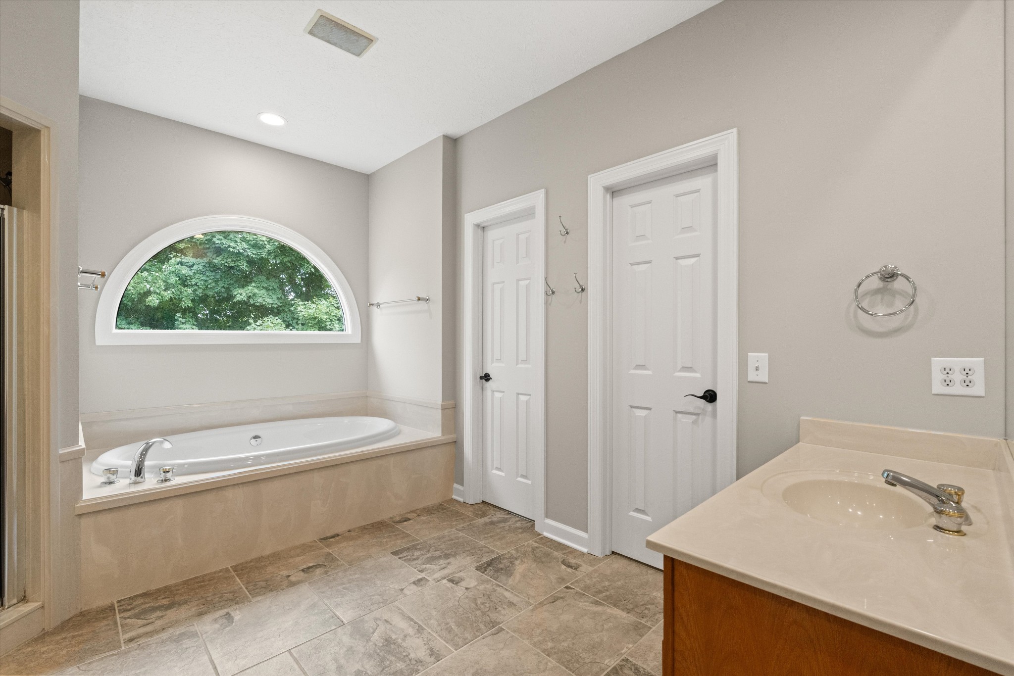 1227 Mount Vernon Ln