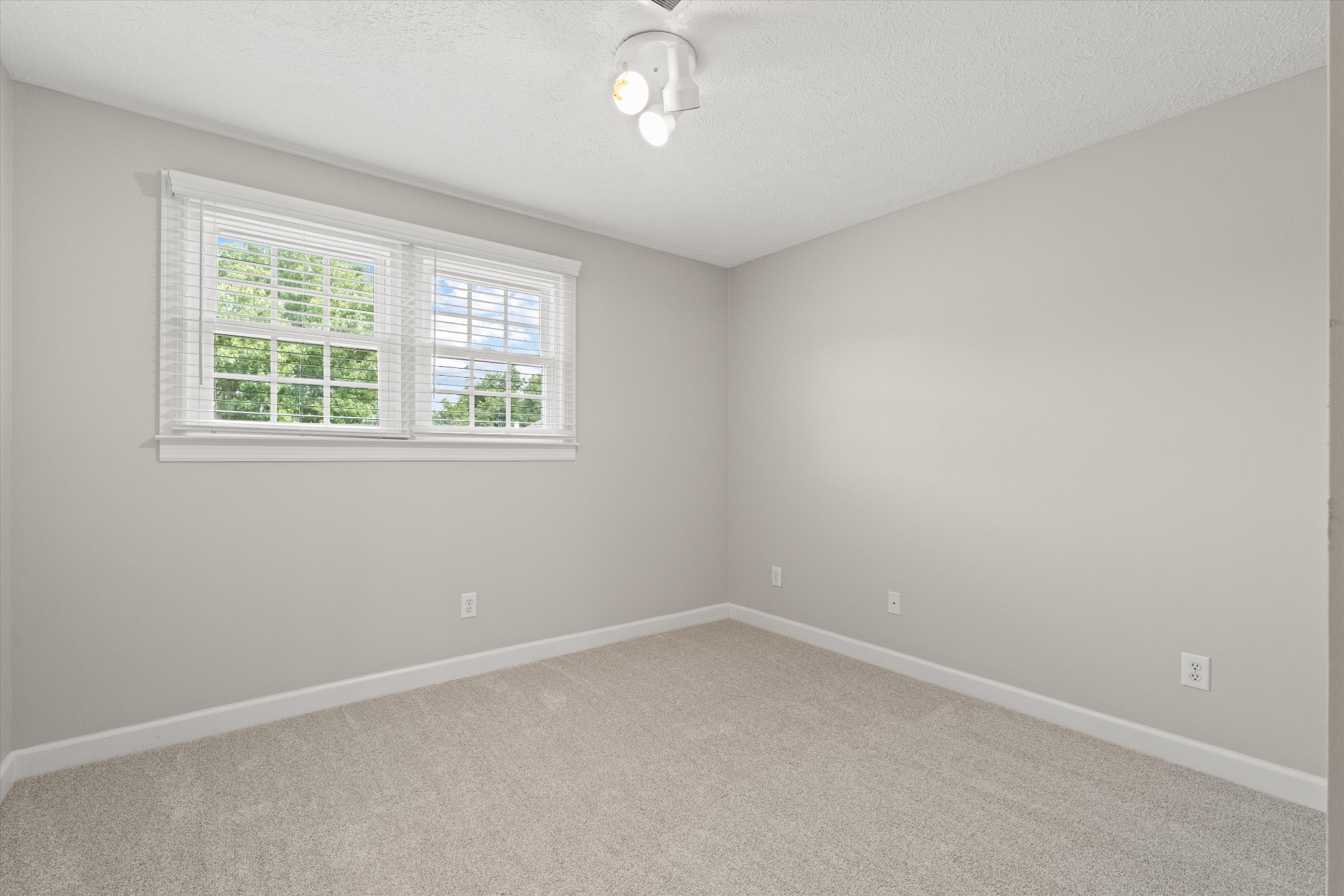 1227 Mount Vernon Ln