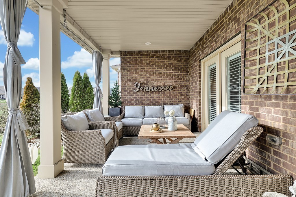 835 Meadowcrest Way