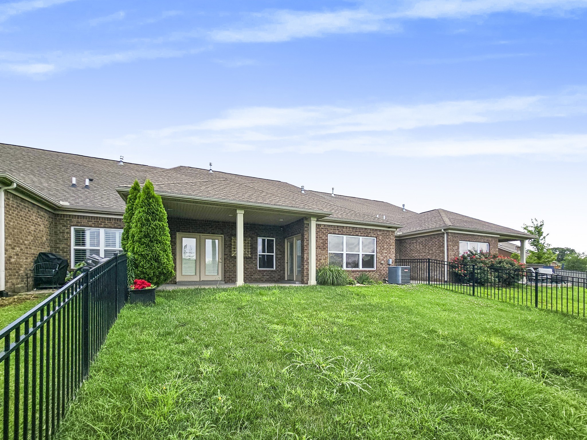 835 Meadowcrest Way