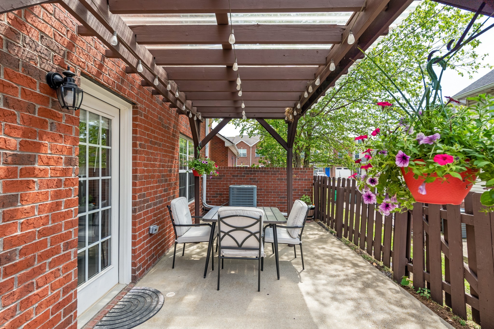 302 Villa Cir