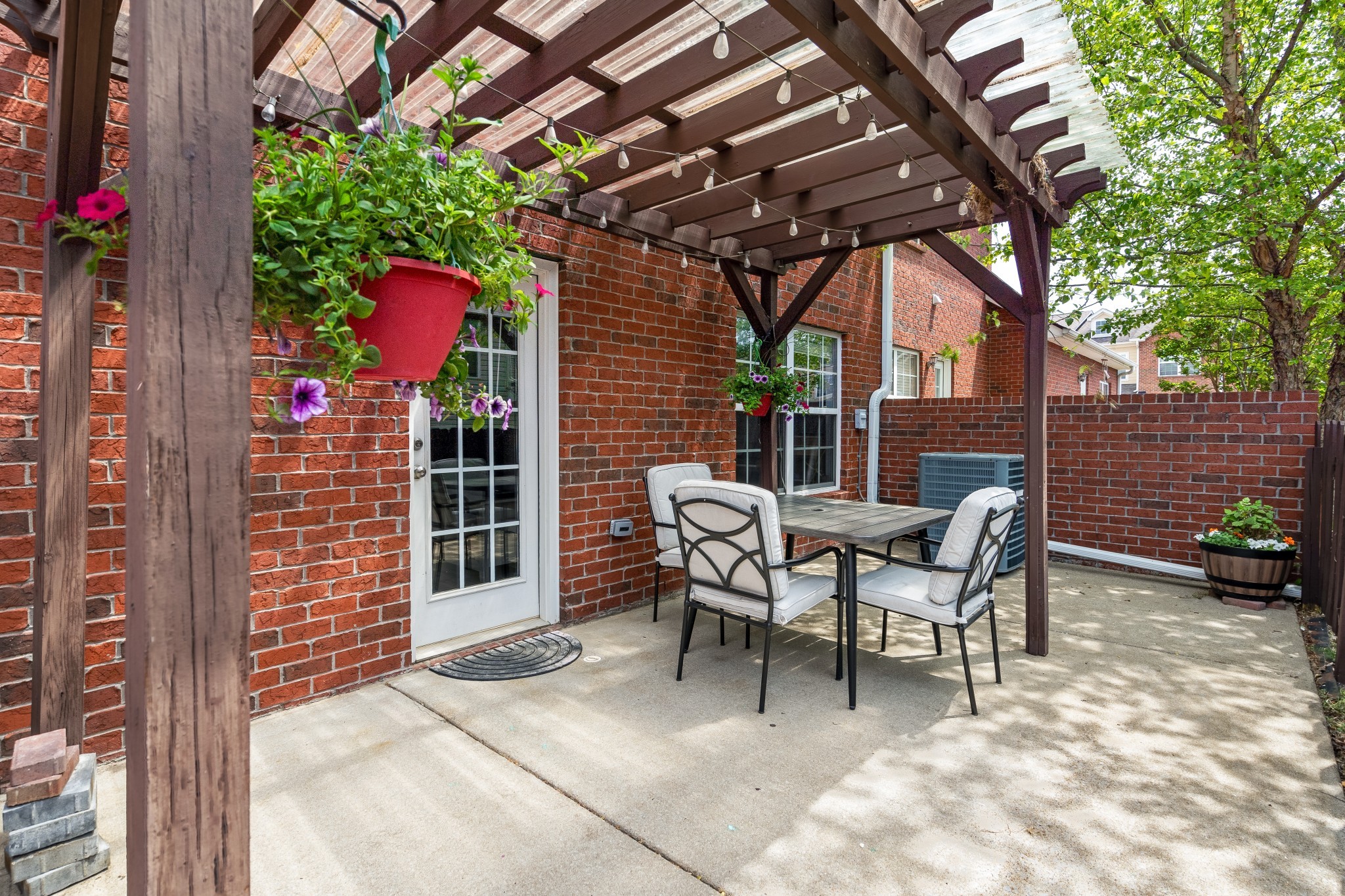 302 Villa Cir