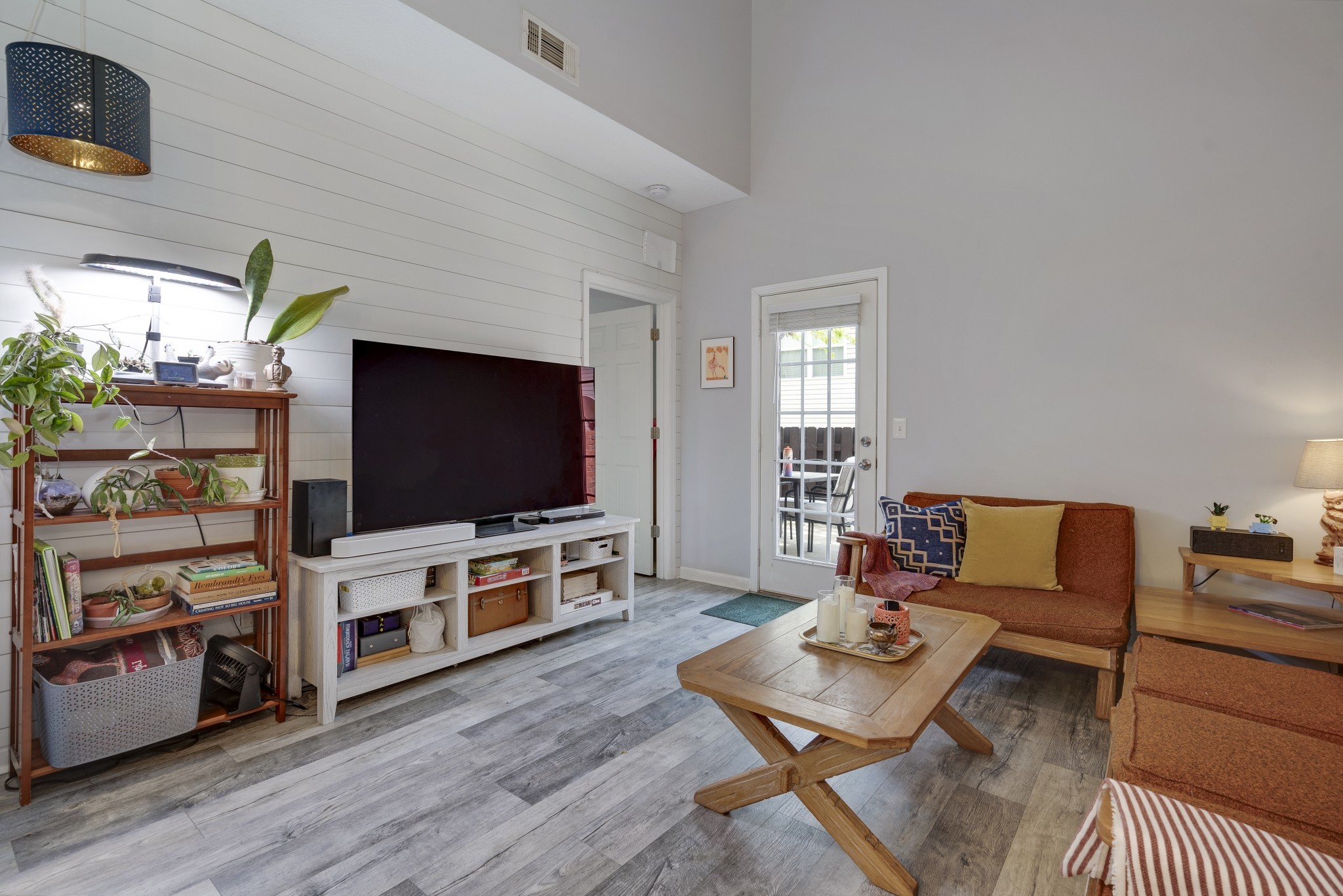 302 Villa Cir