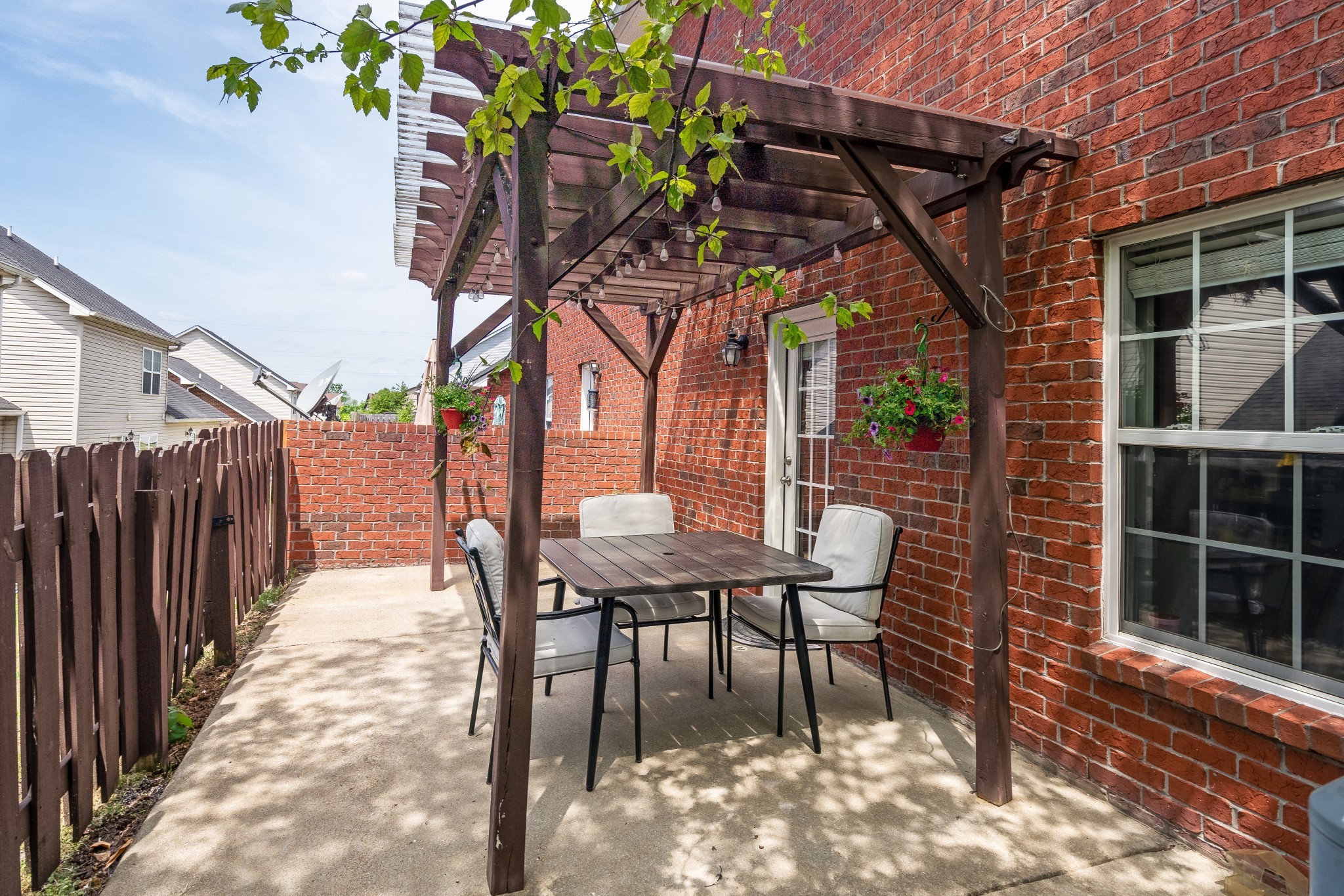 302 Villa Cir
