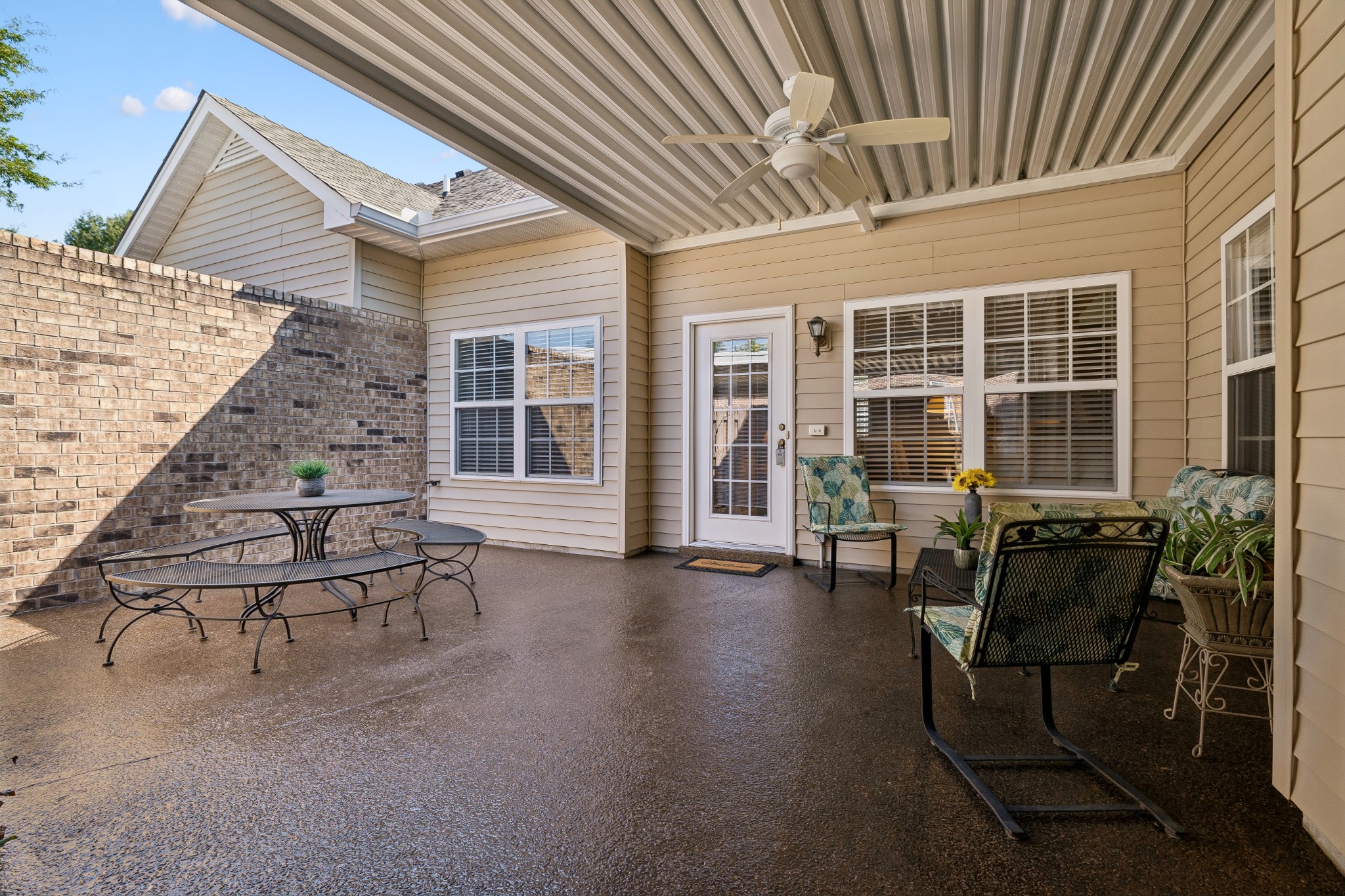 6 Donnell Ct