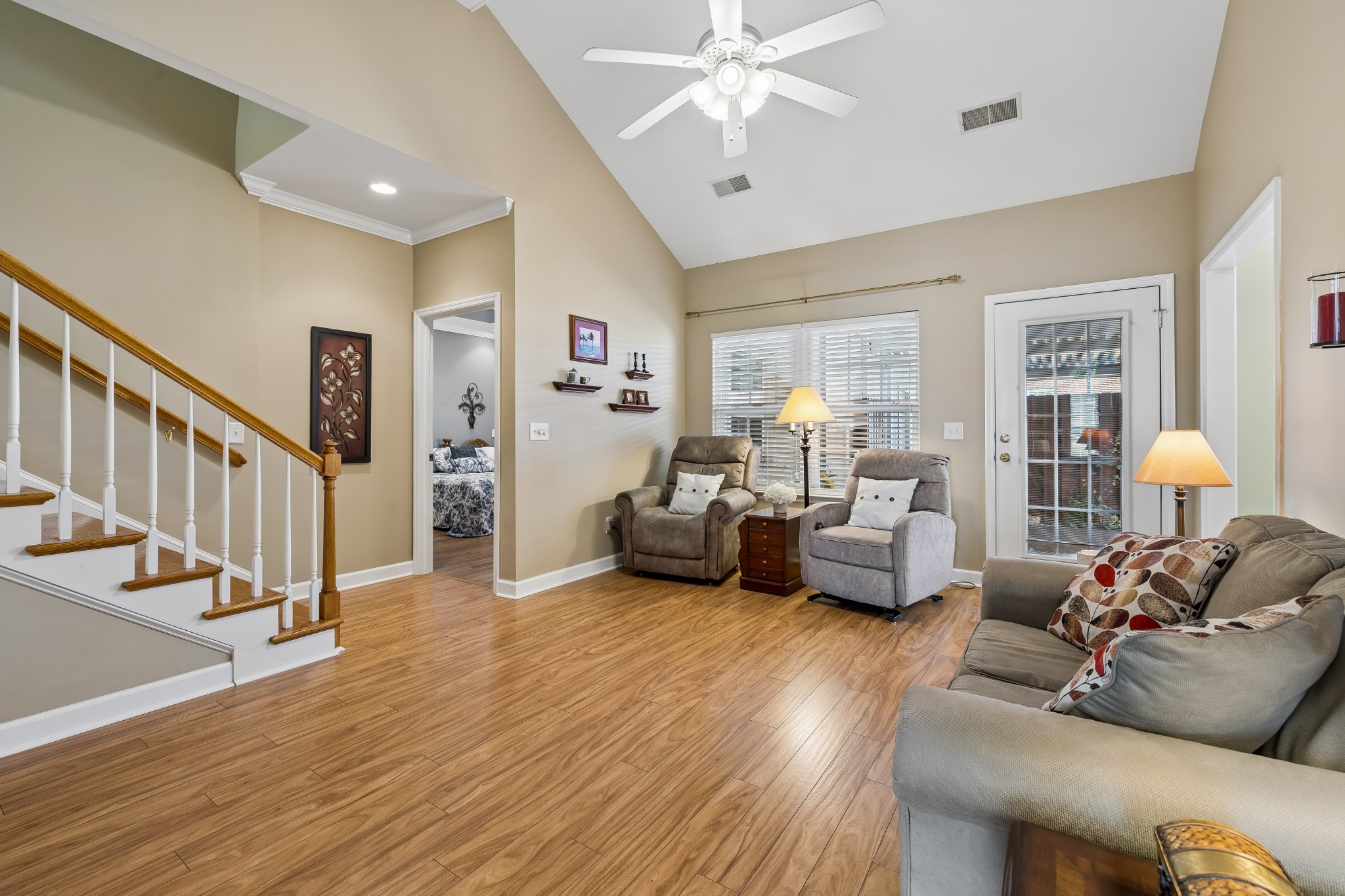 6 Donnell Ct