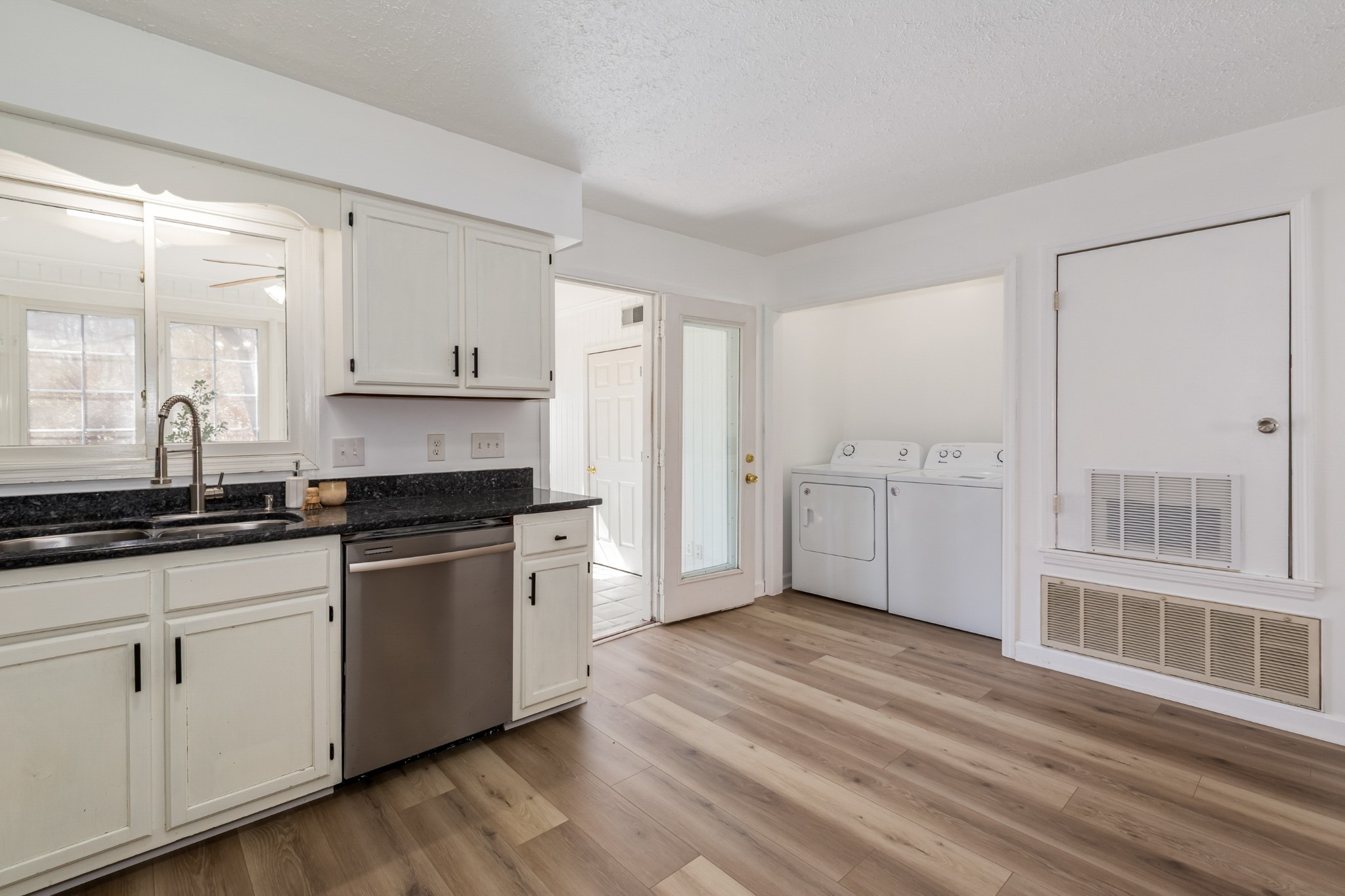 513 Williamsburg Dr