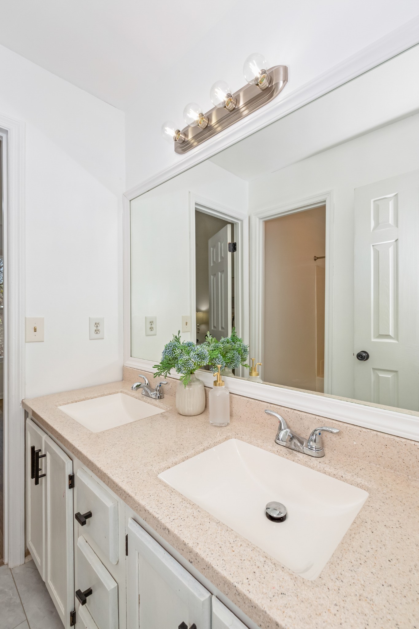 513 Williamsburg Dr