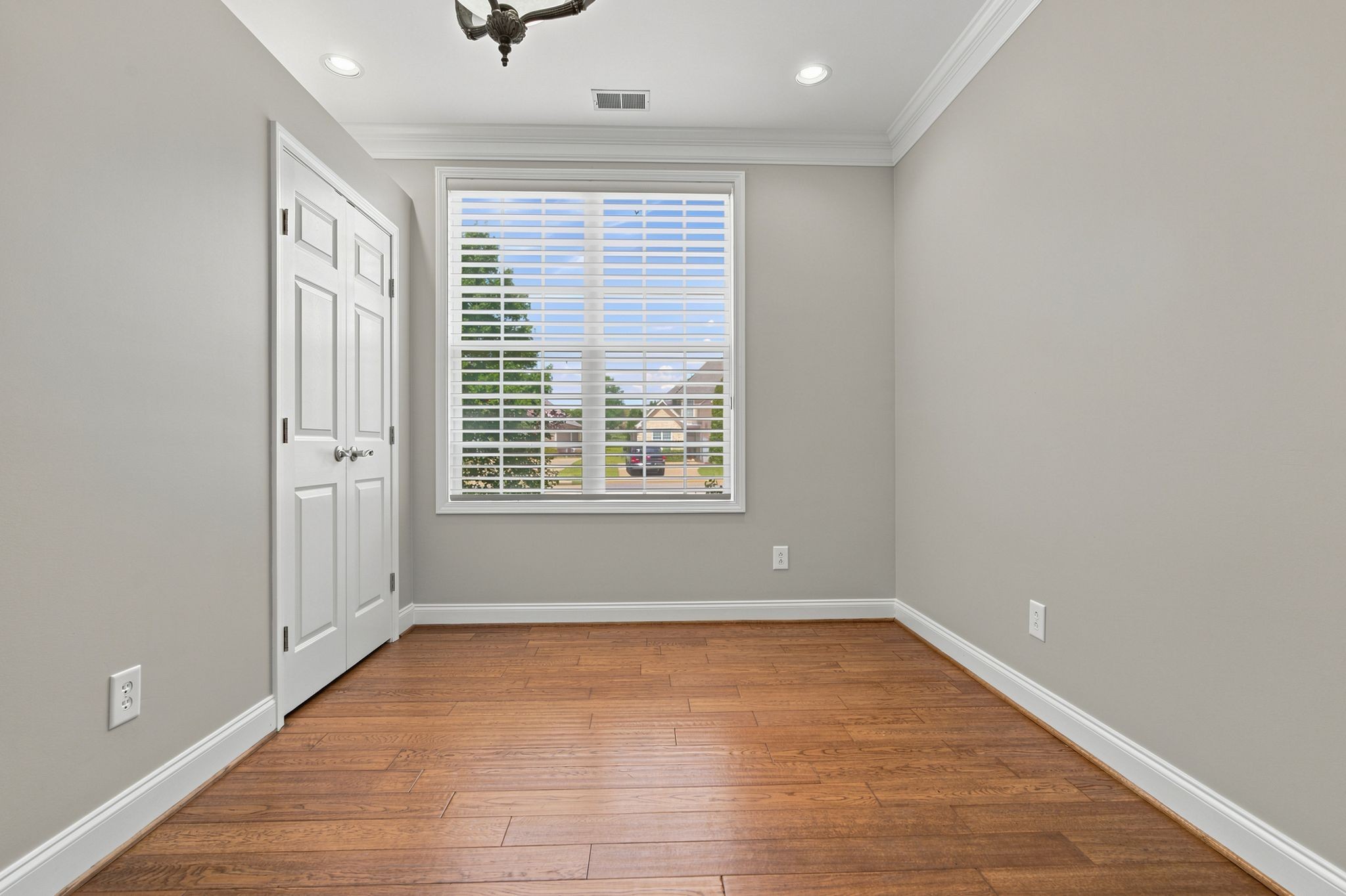 1009 Larkwood Dr